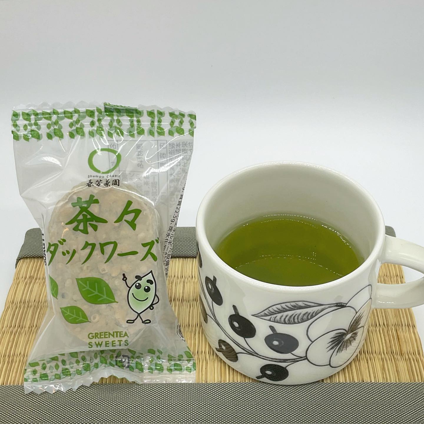 せっかくの日曜日ですが、今週もお天気が不安定ですね…☂️こんな日はお家でお茶飲みながら美味しいお菓子でゆっくり過ごしませんかちょっと濃いめにお茶を入れて、少し甘さのあるお菓子と一緒に至福の時間を…