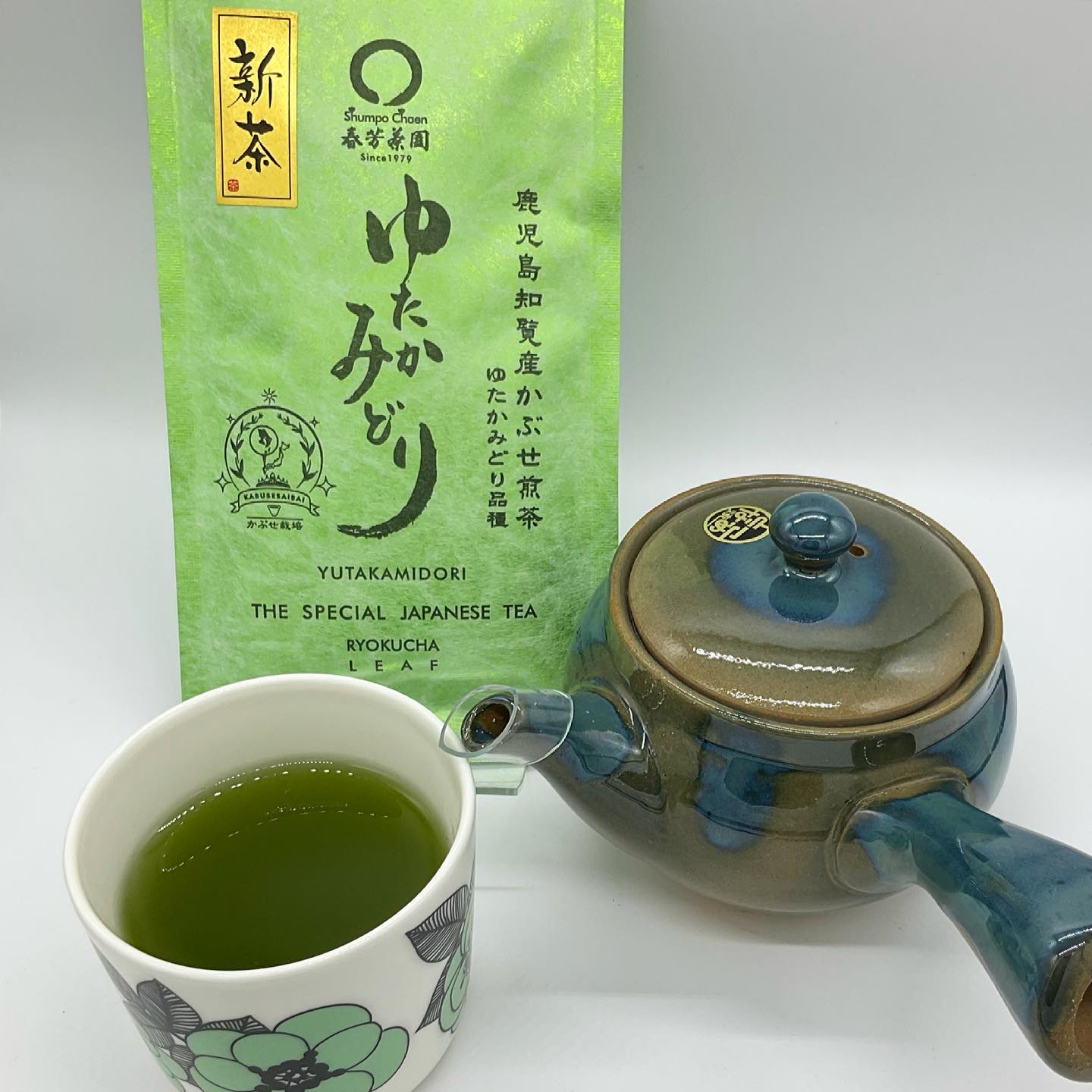 先日入荷したばかりの鹿児島知覧茶『ゆたかみどり』大変ご好評いただいております🤗さわやかな甘みやスッキリさの中に、しっかりとした強さのあるお味今しか味わえない摘みたての新鮮な香りも加わってお茶好きさんならずとも飲んでみたらホッと…幸せを感じられるお茶になっています️❣️ぜひ、春芳茶園の新茶を味わっていただきたいです
