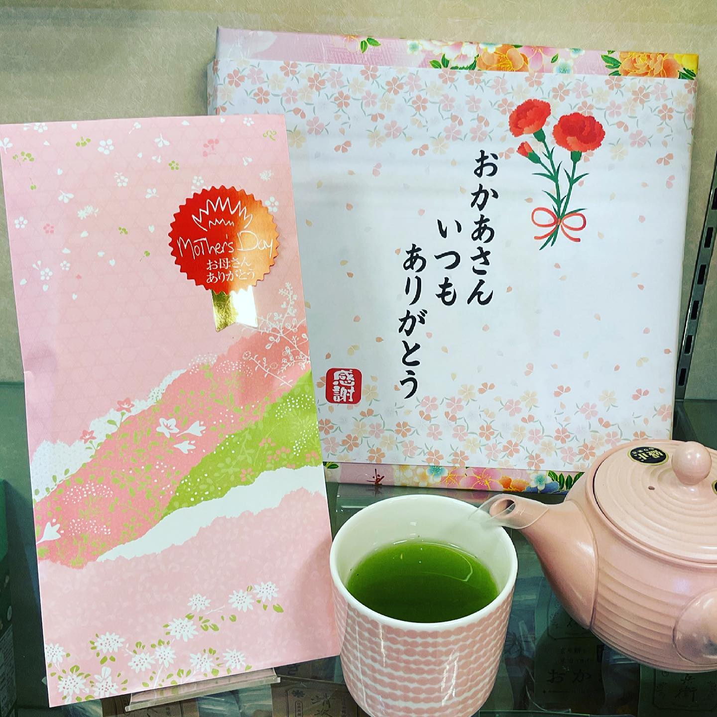 新茶母の日ギフト大変ご好評いただいております日頃の感謝をこめて、身近な方やお世話になっている方にもオススメです母の日当日の到着発送も今なら間に合いますよ️（本州のみ）ぜひ、心も体も温まる新茶ギフトはいかがでしょうか