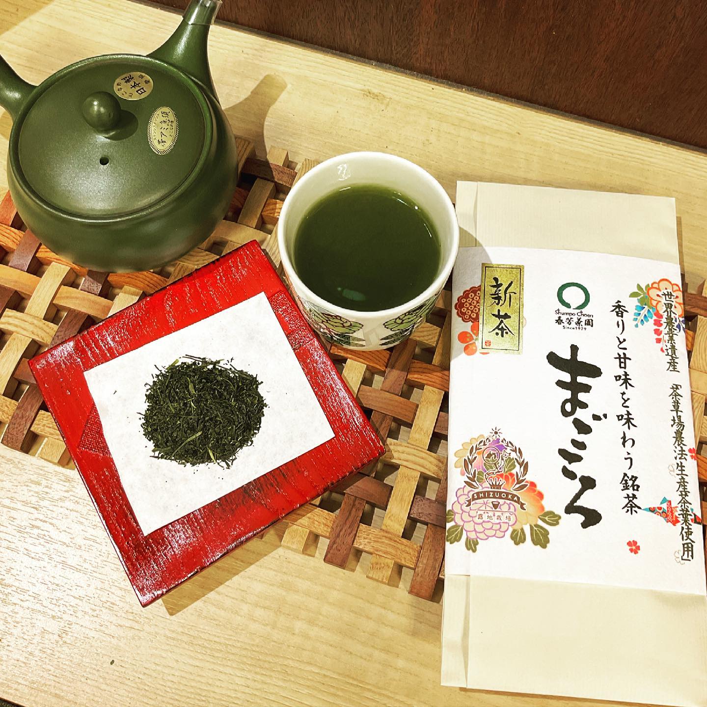 本日の一服静岡掛川　やぶきた品種『まごころ』・・・100g 2160円（税込）かおり・うまみが高く、柔らかな味わい…。しっかりと味の濃さもある、飲みごたえのある上級煎茶です贈り物にオススメご自宅でのお茶時間でもぜひっ