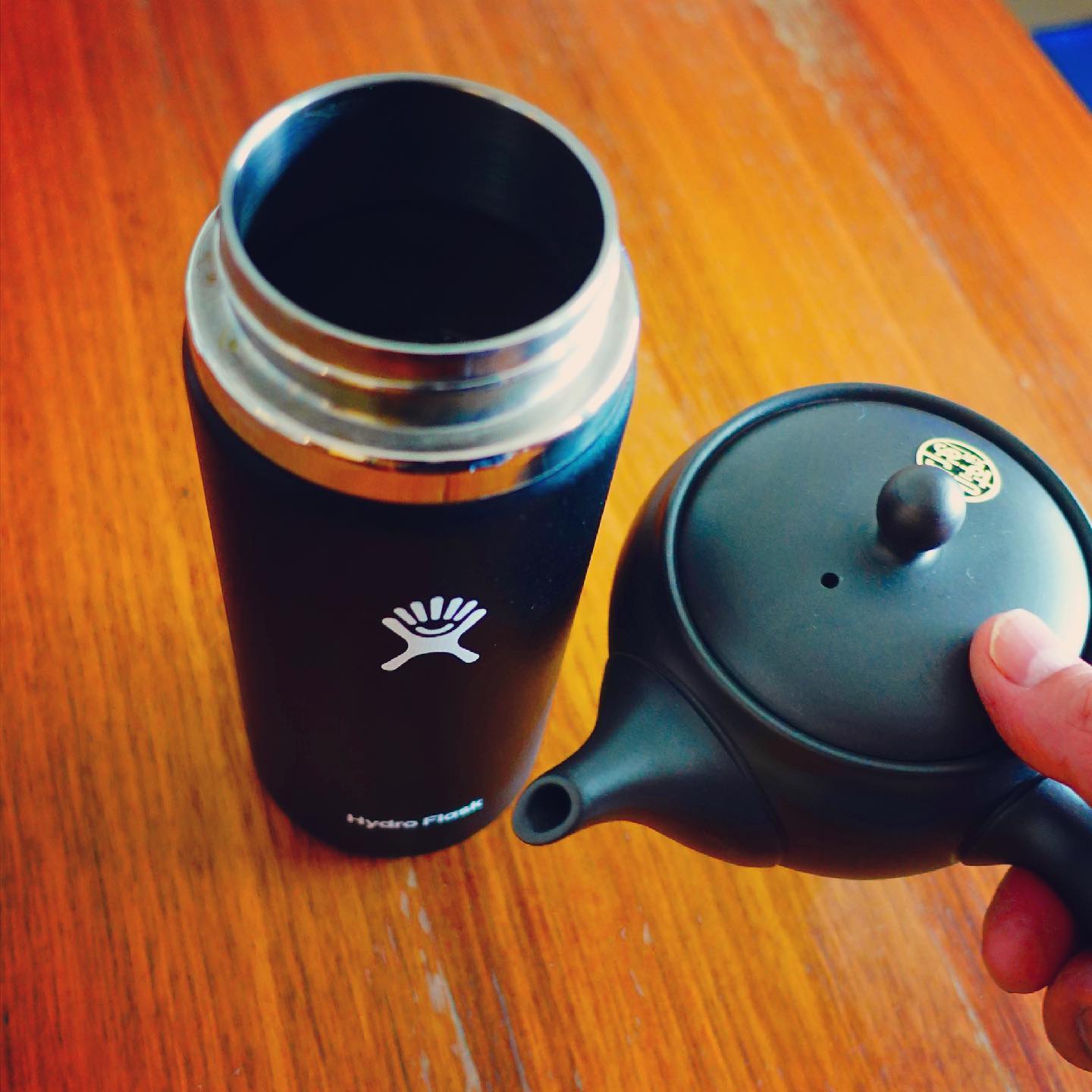 いつでもたっぷり美味しい日本茶を飲みたい私はマイボトルを携帯します！おすすめは入れるところが広いもの。氷をたっぷり入れて熱い緑茶を注いで入れるアイスロックティーがおすすめですよ！