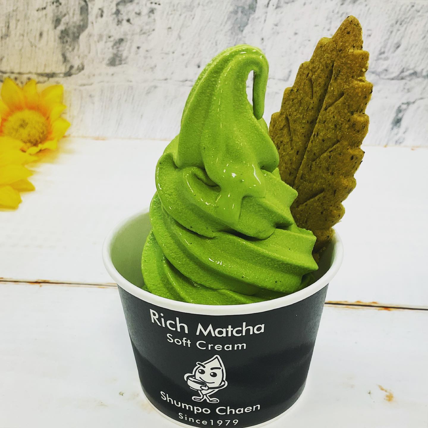 しゅんぽうカフェ一番人気️「濃厚抹茶ソフトクリーム」やっぱり大人気の抹茶ソフトこの他にも、フロートやあんみつパフェなど抹茶ソフトを使ったメニューがございます️毎日数量限定️ぜひ、お近くにお越しの際はご利用くださいませ