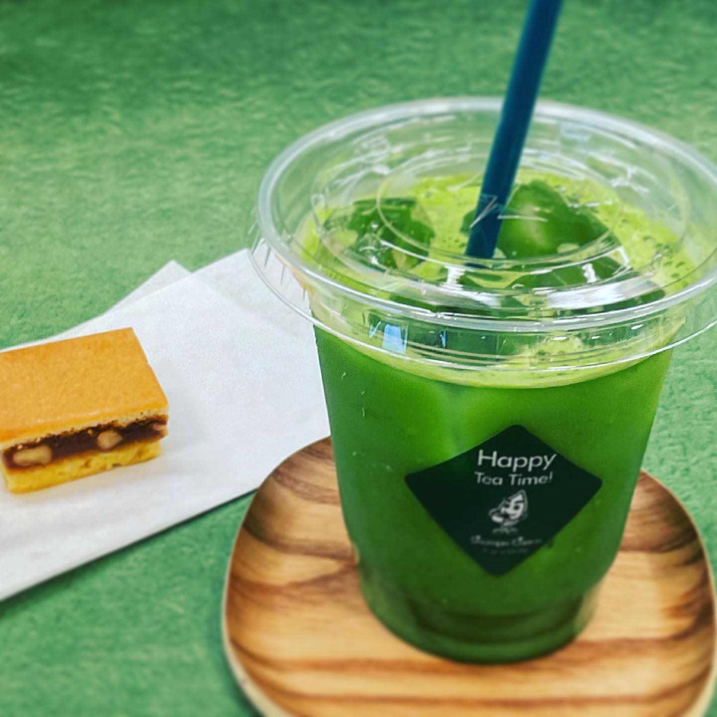 しゅんぽうカフェ人気のほんのり甘いドリンク…『抹茶オレ』お砂糖とミルク入りですが、甘すぎずスッキリ飲めるのが良いところ️お菓子と一緒にティータイムを楽しむお供におすすめです