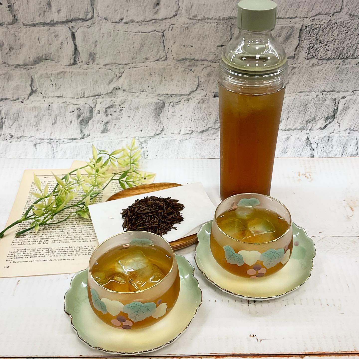 カフェインレスな冷たいほうじ茶️（ノンカフェインではありません…）いよいよオリンピックも始まり、お家観戦で応援される方もたくさんいらしゃるのではないでしょうか🏅観戦のおともに冷たいほうじ茶はいかがですか緑茶が苦手な方でも、ほうじ茶ならカフェイン少なめで安心です