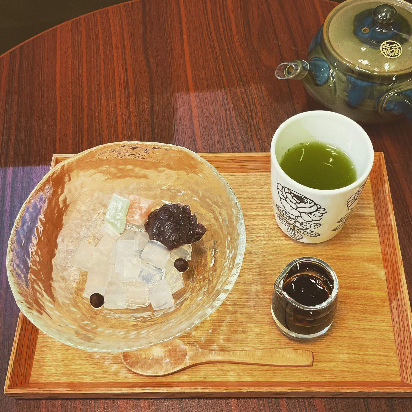 お天気良くなりました️ジメッと蒸し暑いです🥵夏は冷たいものを欲しがりがちです️というわけで、冷蔵庫でよく冷やしたあんみつでおやつタイム緑茶とあんみつ最高です