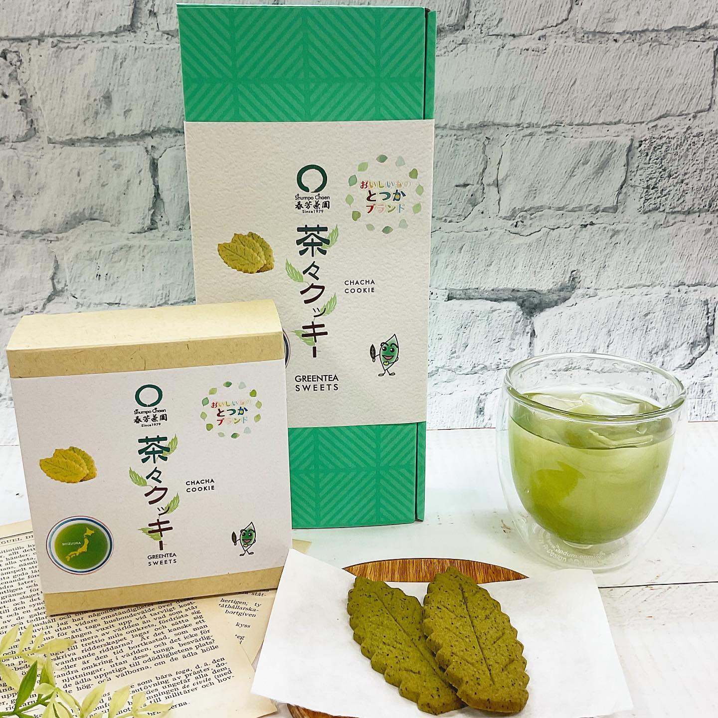 当店不動の大人気商品️戸塚ブランド認定『茶々クッキー』葉っぱの可愛い形便利な一枚ずつの個包装️贈り物にもご自宅用にも選べるサイズバリエーションサクサク食感と、お茶の香りが味わえる美味しさ満点クッキーです一枚食べたらやめられません️・・・・クッキーを語っていたら、なんだか…食べたくなってきました…︎︎︎︎︎当店、店主ツイッター始めました️こちらもよろしくお願いします‍♀️twitter.com/shumpo_tea︎︎︎︎︎