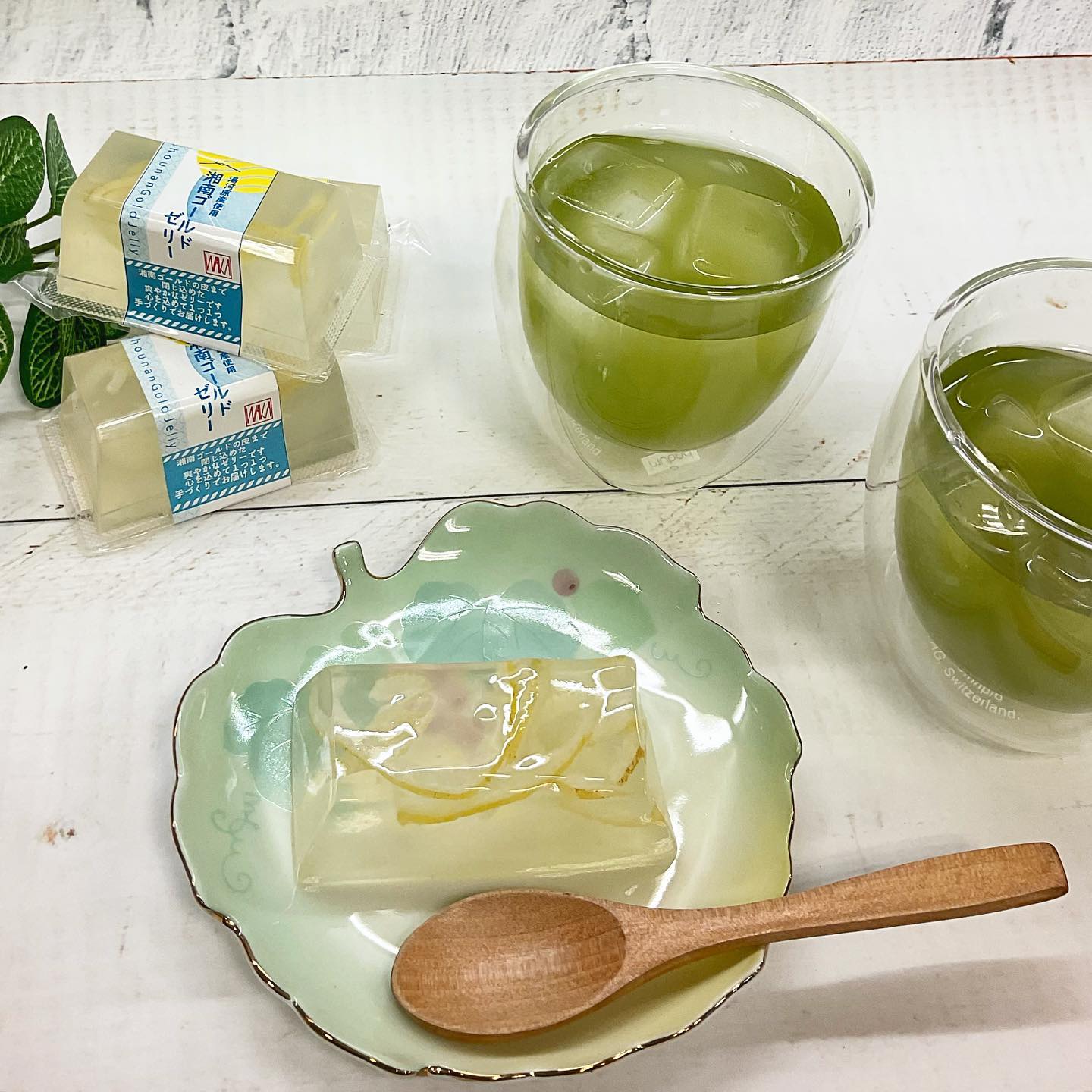 夏の終わりも近づいて、夏から秋へと・・・季節の変わり目は少し寂しくなってしまいます人気の夏スイーツ「湘南ゴールドゼリー」も、残りわずかとなりましたと言っても、暑い日はまだまだ続きそうなので・・・冷たいお茶とひんやりゼリーで涼しく過ごしたいですね・・・・・︎︎︎︎︎当店、店主ツイッター始めました️こちらもよろしくお願いします‍♀️twitter.com/shumpo_tea︎︎︎︎︎