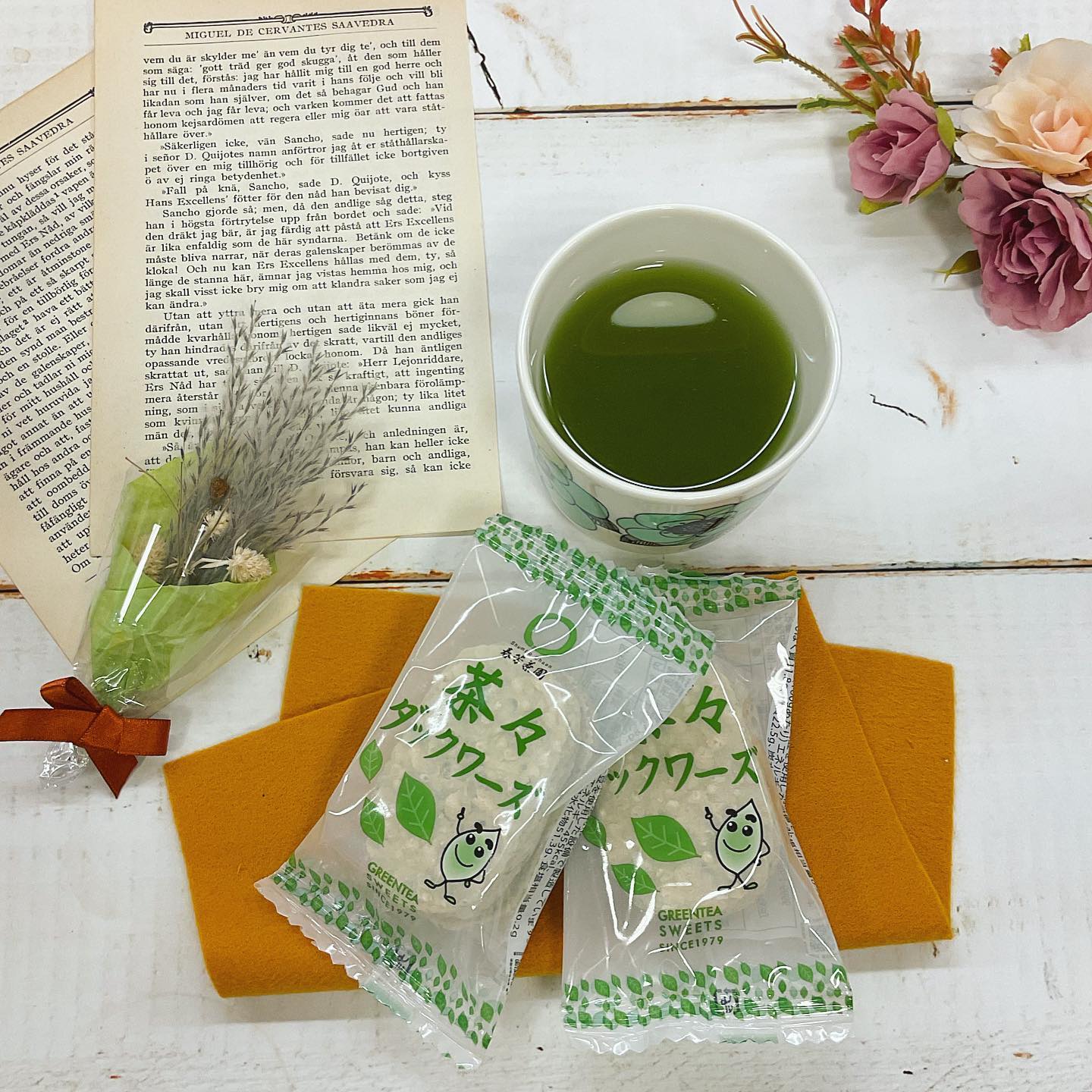 緑茶には和菓子のイメージですが、洋菓子もよく合いますお茶のクリームがたっぷり入った『茶々ダックワーズ』も緑茶との相性抜群️ちょっと濃いめに入れた緑茶に、茶々ダックワーズサクっとほろっとする外側の生地に、もっちりとした食感が美味しいお茶のクリーム入りのお菓子ですおうち時間を楽しむティータイムにぜひどうぞ