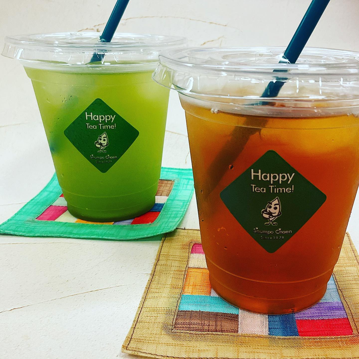 しゅんぽうカフェ厳選本格茶シリーズ🥤気軽に本格茶をテイクアウト🛍急須で淹れた本格茶がすぐに味わえるのが嬉しいところです7種類のラインナップで、煎茶やほうじ茶などが選べますまだまだ、日中は暑いので冷たいドリンクが人気ですよ