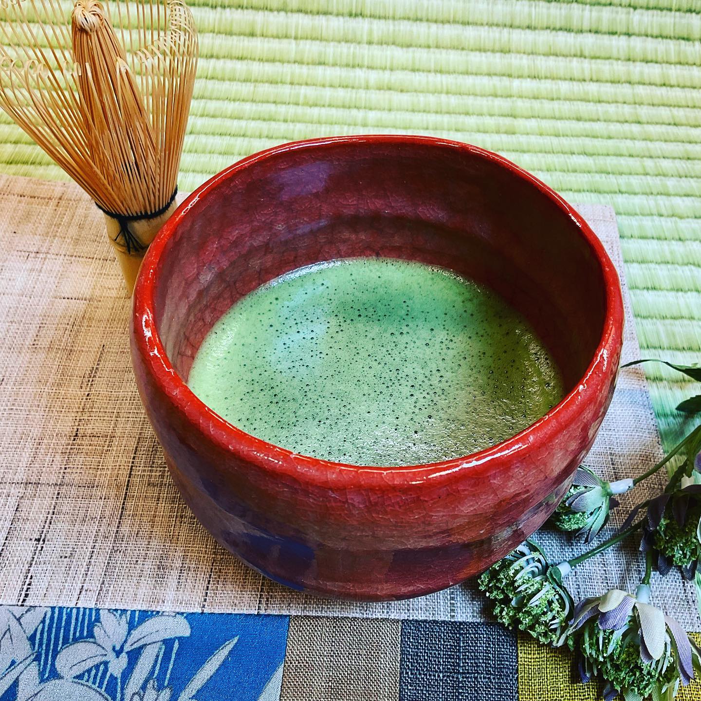 茶筅で点てる本格抹茶しゅんぽうカフェで味わうことが出来ます️ちょっとゆっくりお買い物ついでに、お立ち寄りください🛍お菓子セットもありますよ️