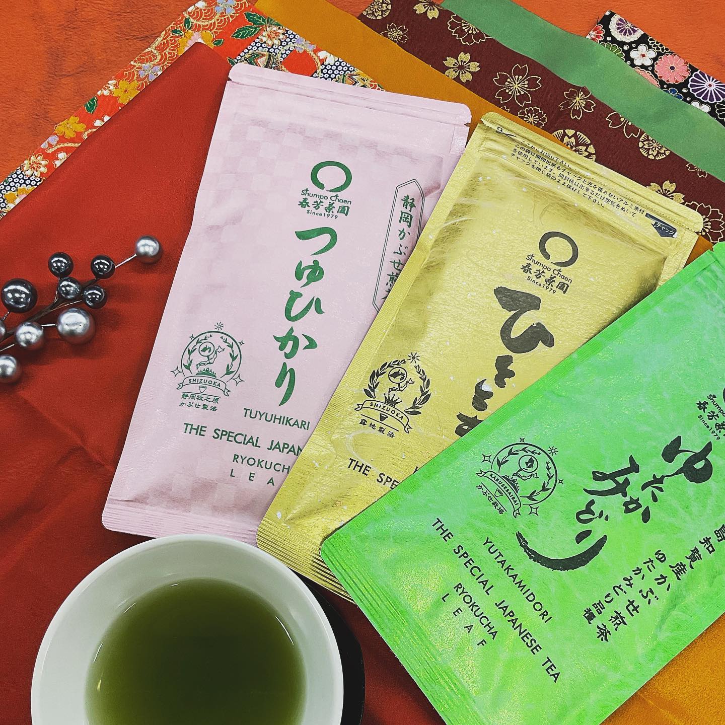人気3大品種の緑茶飲みくらべセット️店頭にて大好評販売中です3品種のお茶を飲み比べることができる、大変お得なセットです贈り物や自分用に️おうち時間を楽しむアイテムとして、ぜひご利用ください飲み比べるとわかるお茶の味の違い…本当にお茶というのは、奥が深〜い飲み物だと思います…🤔