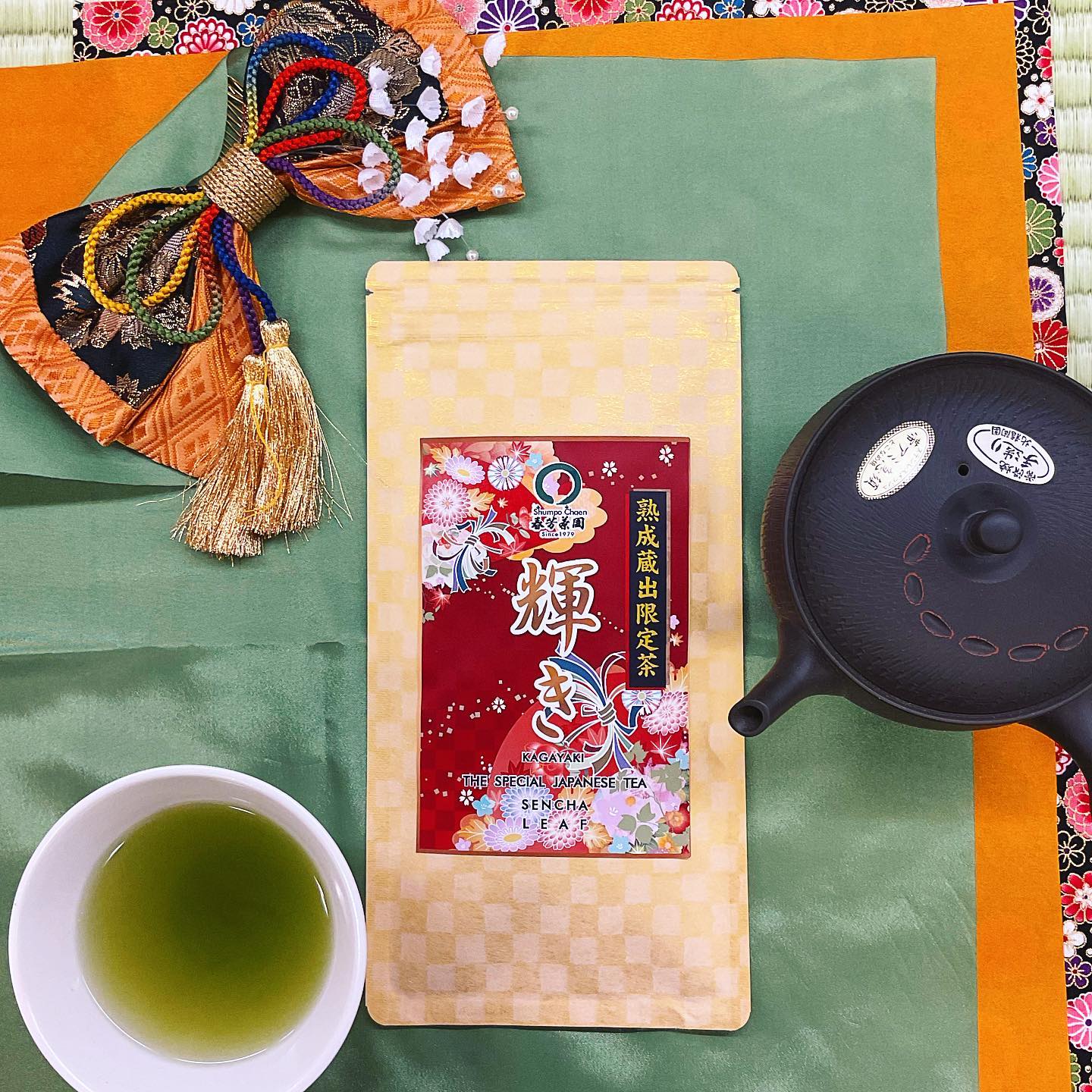 季節限定茶『輝き』…70g 1080円（税込）旨味濃いやわらかな上級茶をお詰めした、今しか飲めない特別な緑茶です迎える新しい年が、輝く素敵な年になりますように…そんな願いも込めた、お茶好きさんにぜひ味わっていただきたいお茶になっておりますこちらも数量限定ですのでぜひお早めに