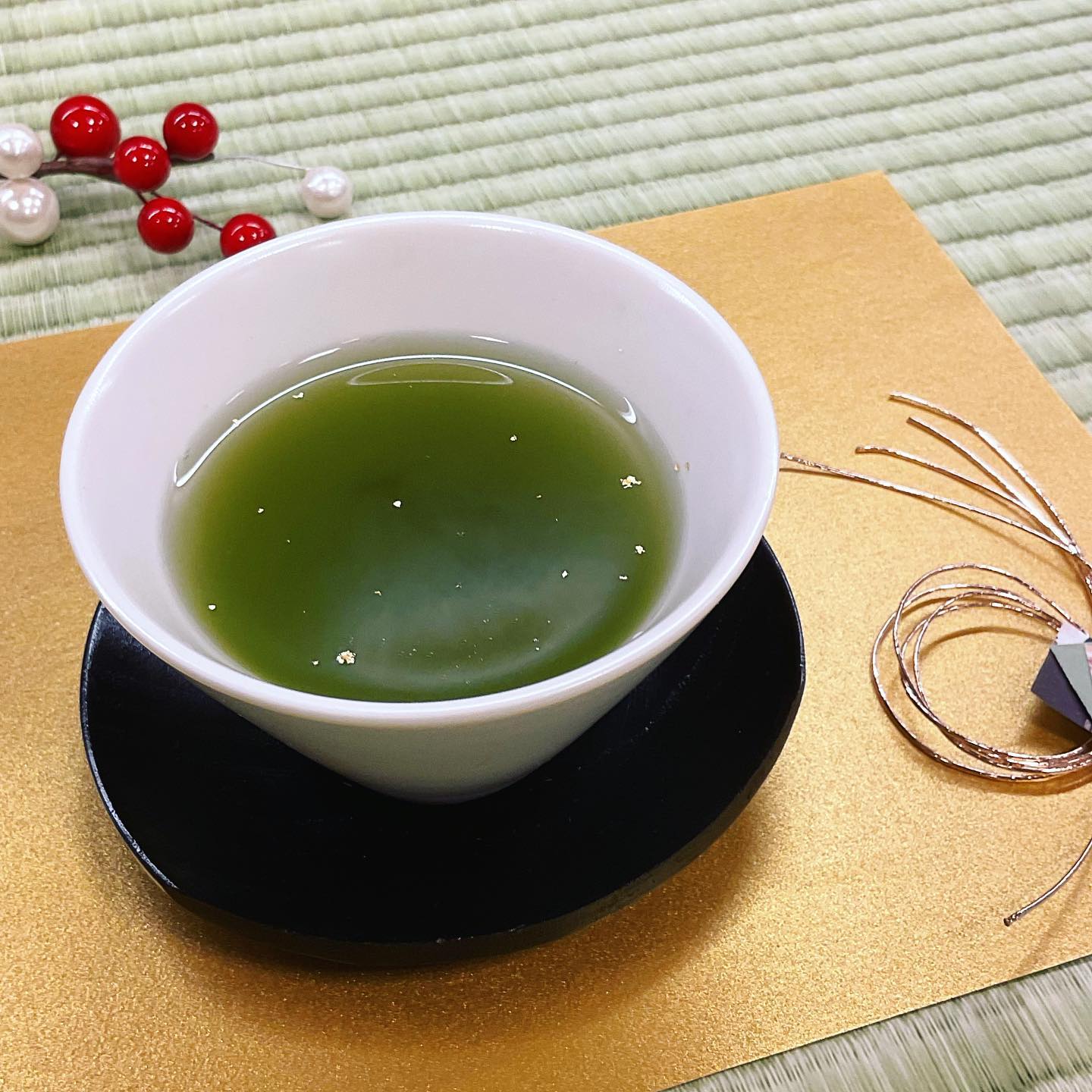 お正月の準備はお済みでしょうか？春芳茶園は明日も元気に営業致します️お正月を彩る美味しいお茶をぜひ当店で限定茶もまだご用意あります️