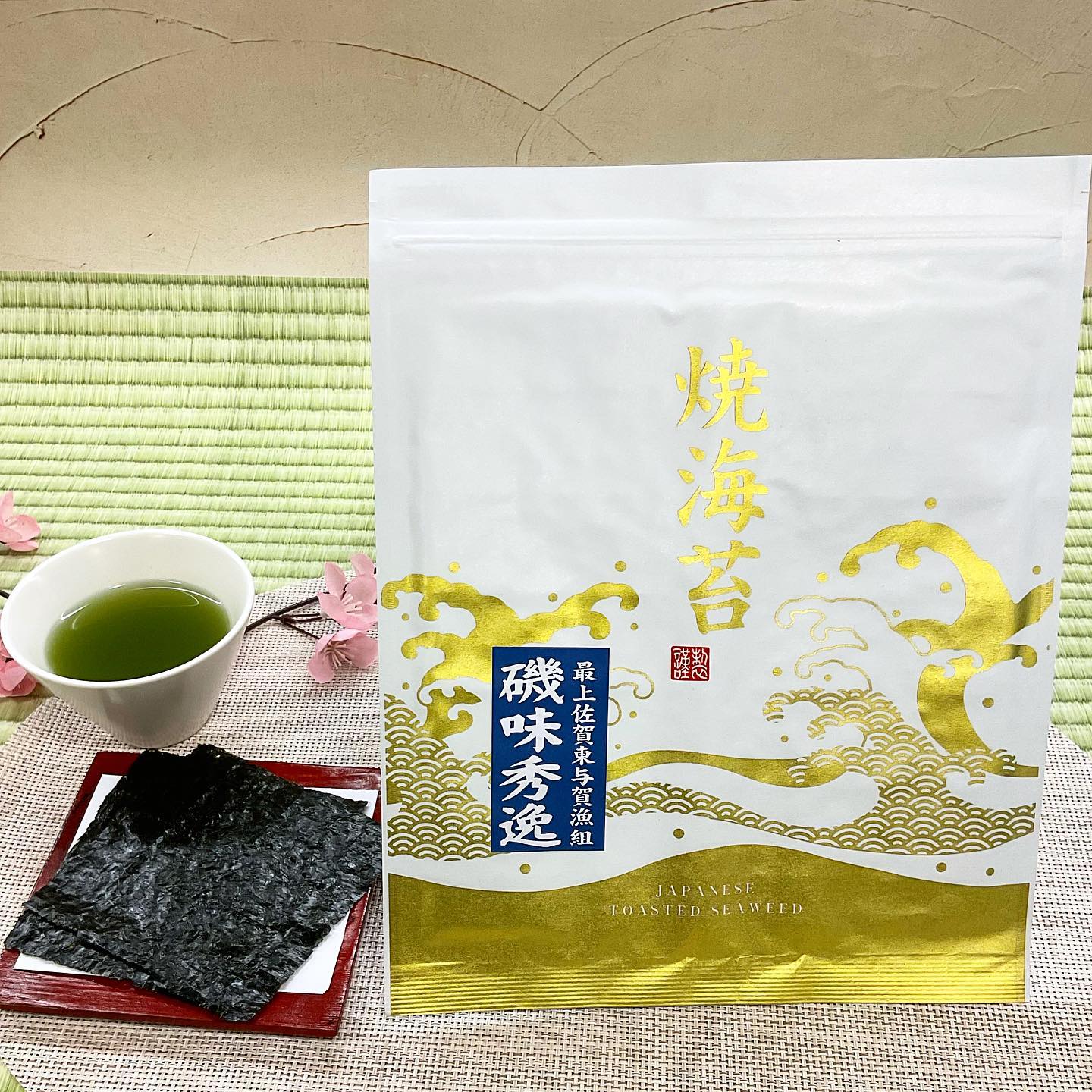 お正月が終わると、節分の風景を目にするようになります豆まきに、恵方巻き…。美味しい恵方巻きには、欠かせない海苔ぜひ、入荷したばかりの当店の新海苔がオススメです️香りもよくパリッと口溶けの良い、佐賀有明産の海苔となっています️