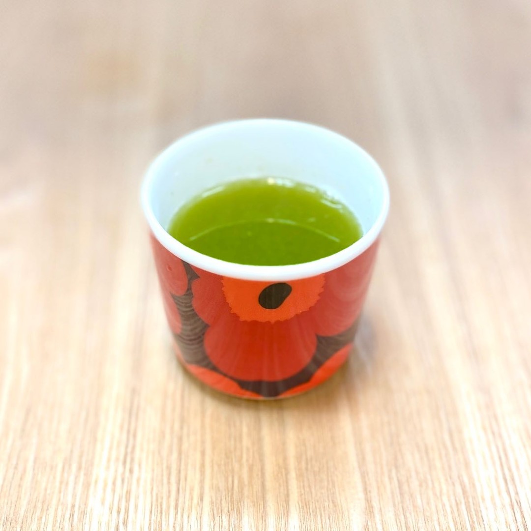 今日は静岡掛川深蒸し茶「まごころ」をみんなでいただきました！カフェメニューの中で一番濃厚な旨味のあるお茶です。寒い日には本当に温かなお茶が心も体も温めてくれますね