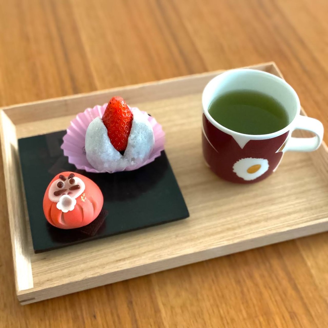 横浜戸塚周辺には美味しい和菓子屋さんや洋菓子屋があります。私は和菓子も洋菓子も大好きなので、ついつい買いすぎてしまうのですが、今回もやってしまいました！（笑）念願の横濱雅炉さん　@yokohama_garo のかわいい練り切り菓子といちご大福と緑茶「ひととき」のペアリングでお茶時間です！ごちそうさまでした！！-------------------ぜひ、当店の商品やカフェなどご利用のお客様のお声をお聞かせください！