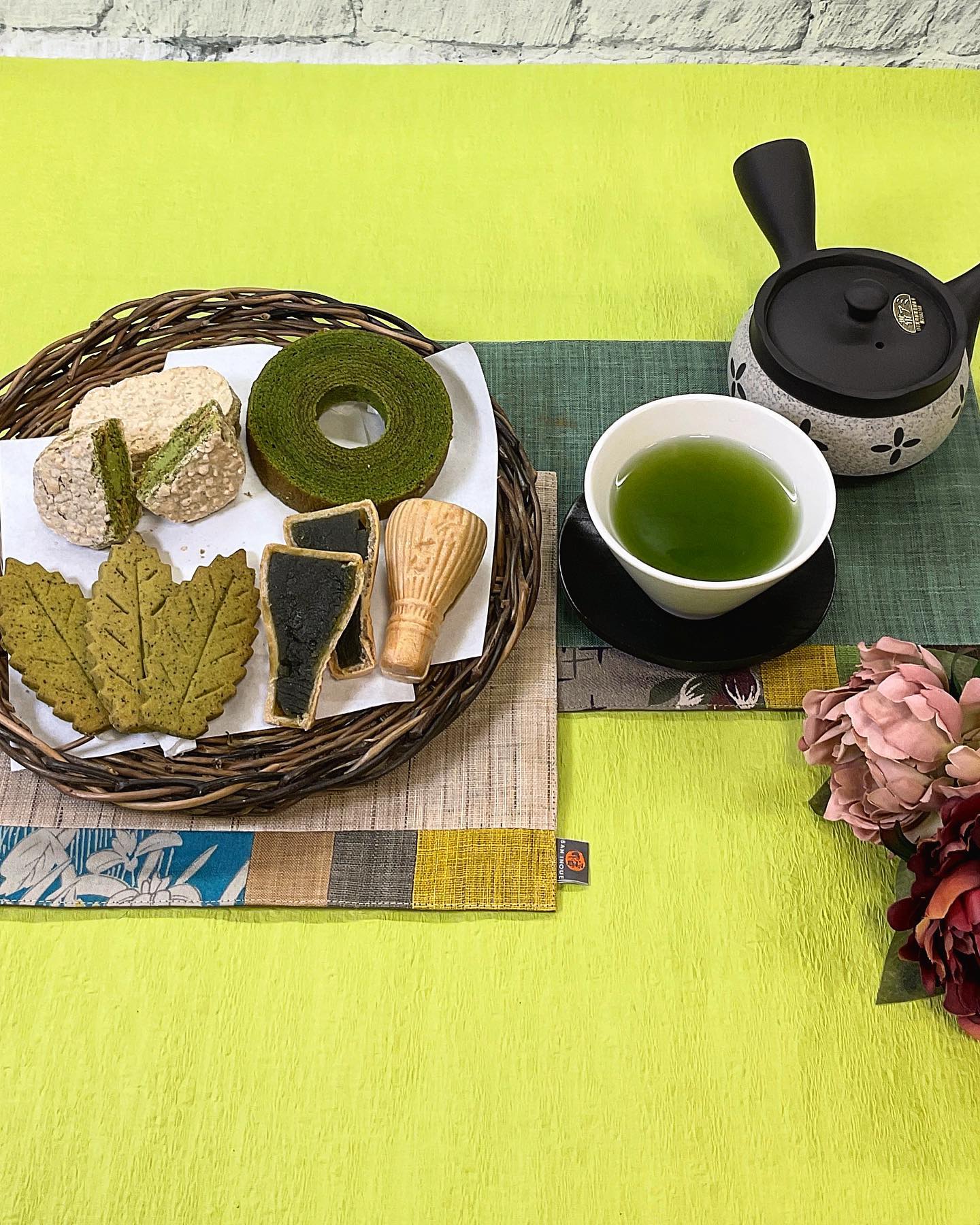 インターネット店限定で販売中の4種のお茶まみれお菓子セットとにかくお茶…お茶の…お茶まみれ…、お茶を使ったお菓子ばかりの贅沢なセットですお茶好きさんにはたまらない最高のお茶時間を堪能できるセットとなっております️贈り物にもおすすめです