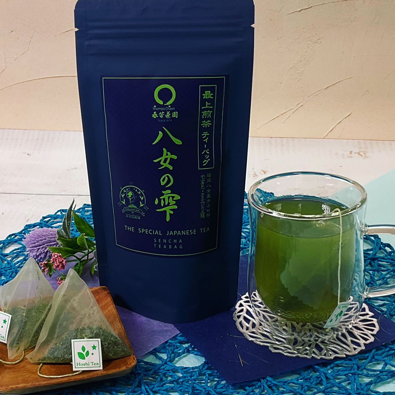 冷たく水出しでも、温かくしても美味しいティーバッグ『八女の雫』香りの良い飲みやすいお味と、綺麗な水色が魅力的なティーバッグタイプの緑茶です気分に合わせて、ホットでもアイスでもお茶に慣れていない方でも、飲みやすいのでおすすめです️
