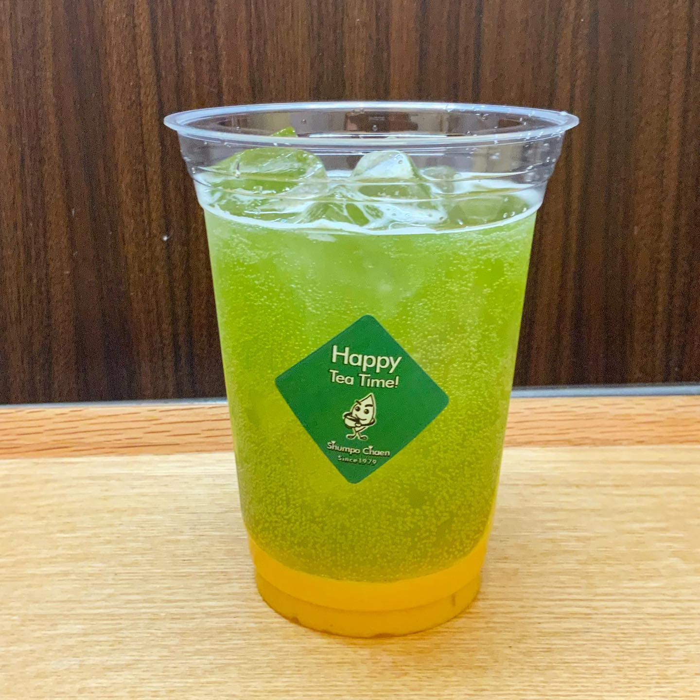 何ができるか…まだわからない…🤣️しゅんぽうカフェ夏に向けての新メニューを試行錯誤中です🤔こちらは柑橘系ペーストに、緑茶＋炭酸を入れた爽やかドリンクです🥤夏にピッタリな味になりました️まだまだ、発売までの道のりは長そうですが…ぜひ、しゅんぽうカフェ新メニュー楽しみにお待ちいただけたらと思います🤗
