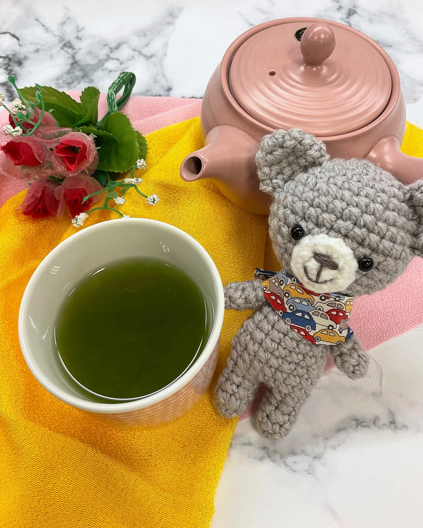 ホワイトデーのお返し物を購入に来られる方も本日はちらほら…茶々クッキーなどお菓子が人気ですが、緑茶の茶葉をお返し物にと購入いただいたダンディーなお客様がいらっしゃり、なんだか素敵でしたお茶を一服…癒しとともに心を込めた、美味しいお茶の贈り物はいかがでしょうか