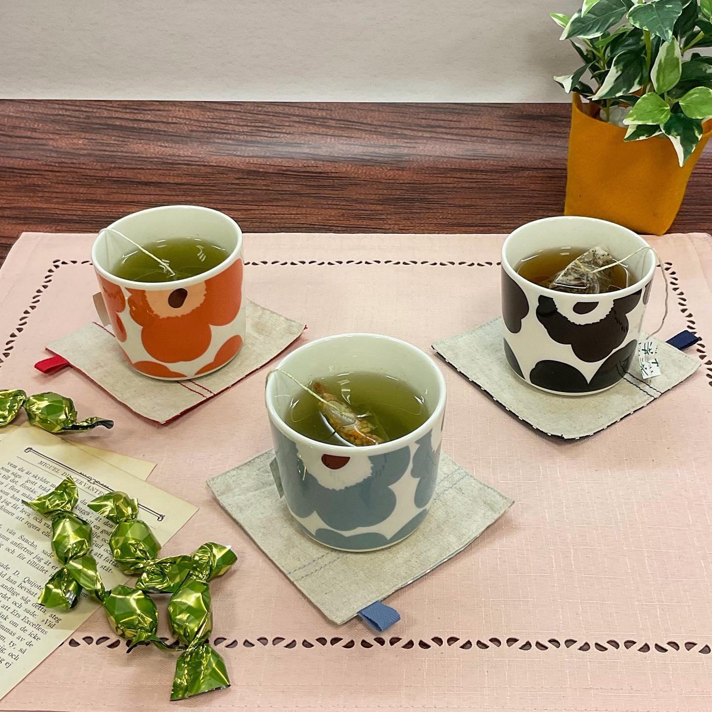 気軽にサッと飲みたい時に便利なティーバッグのお茶ティータイムに手間いらずで、美味しいお茶がすぐ飲めます️お気に入りのカップに、お好きなティーバッグを揺らして︎濃くしても…薄くしても…気分に合わせて楽しいお茶タイムは、いかがでしょうか