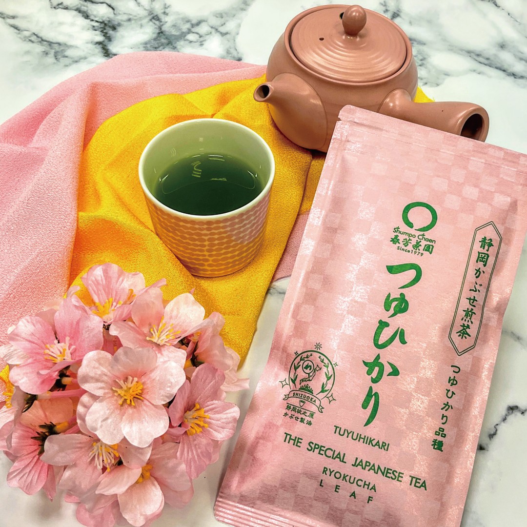 あっという間に４月になり、いよいよ新茶の季節がやってきました。世の中では、新生活が始まり出会いと別れの季節ですね。お店でも引っ越しの御挨拶や、御礼のお品物をお求めに多くのお客様にご来店していただいております。今週贈り物で人気だったのは、１，茶々クッキー２０枚入→皆様の投票によって戸塚ブランドにも認定された不動の一番人気のお茶のクッキーです。２，静岡産煎茶つゆひかり80ｇ→春らしいピンクの袋にさわやかな甘みの味わいが今の時期の贈り物に喜ばれております。３，静岡産煎茶ひとときと茶々クッキーセット→春芳茶園の中でも特に人気のお茶とお菓子の組み合わせです。商品を自由に組み合わせも出来ますが、贈り物の際にはぜひ参考にしてみてください。******ハッシュタグ