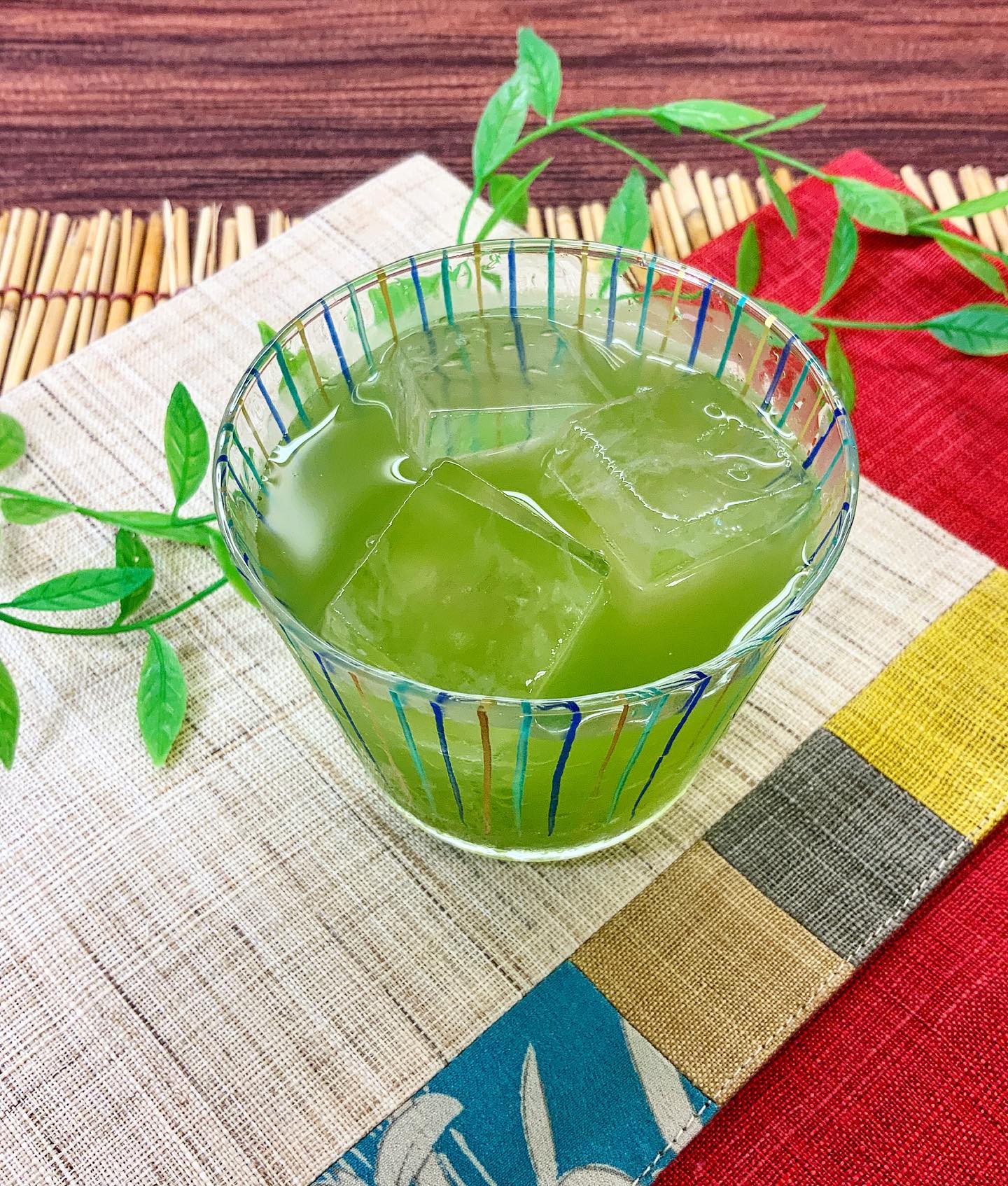 水出し緑茶『はまかぜ』もうお試しいただきましたか暑い夏にオススメの水出し緑茶です綺麗な緑色が美味しさを引き立て、飲めば苦味の少ないスッキリさわやかな味わいですティーバッグと茶葉の２タイプご用意がありますので、お好みで使い分けできます『はまかぜ』については、15日のインスタライブでご紹介予定です※ ※ ※ ※ ※次回インスタライブは、7月15日20時〜ぜひよろしくお願いします🤗この夏オススメ️新商品紹介予定❣️※ ※ ※ ※ ※