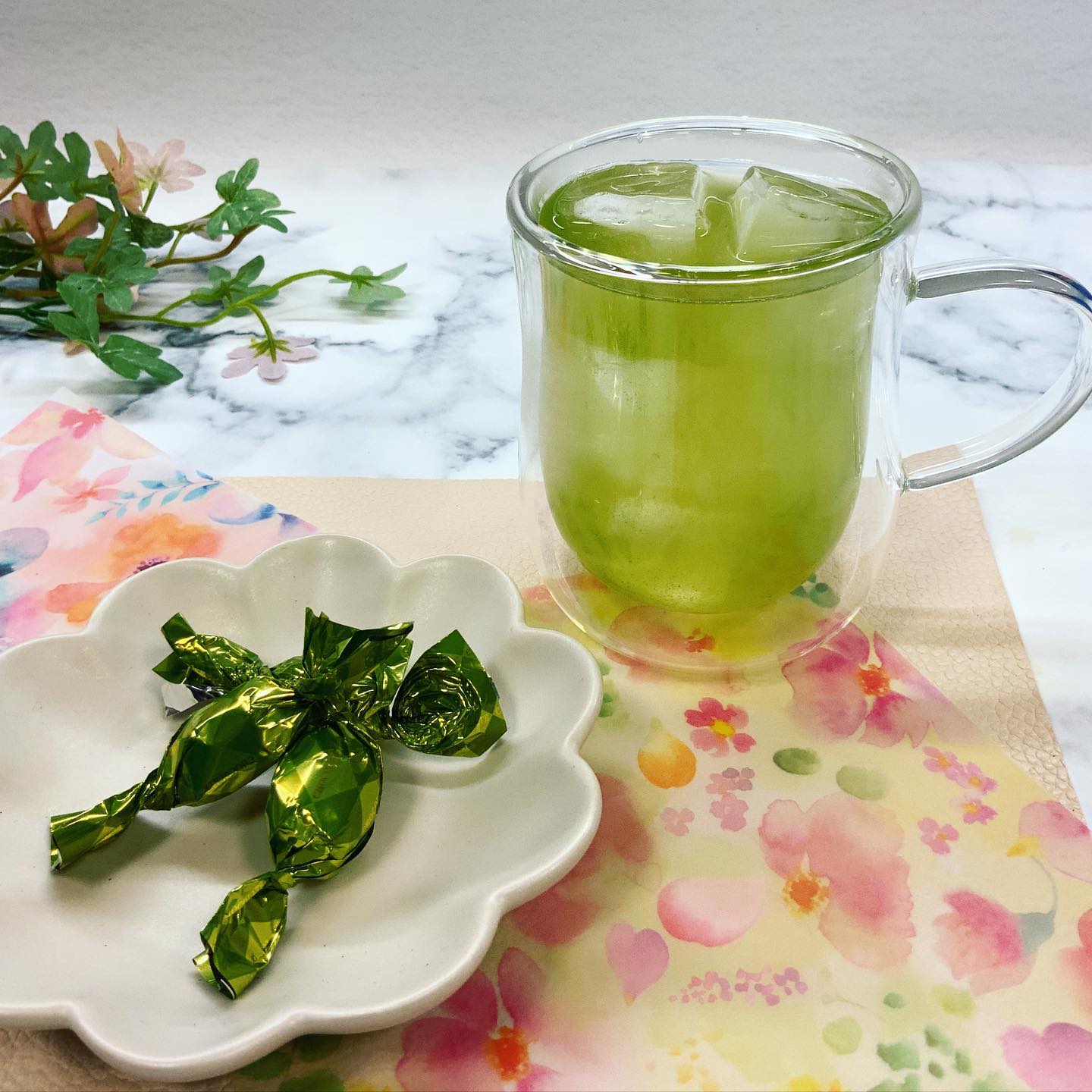 ９月と言ってもまだ暑いので…水出し茶が美味しいですはまかぜは夏の人気No. 1今年はアレンジレシピも登場し、はまかぜの魅力をたくさん発見出来ました水出しのおすすめですが、残ってしまってもお茶には変わりないので、温かいお湯でも美味しくいただけますティーバッグタイプは、マイボトルに入れてお持ち歩きにも人気です️