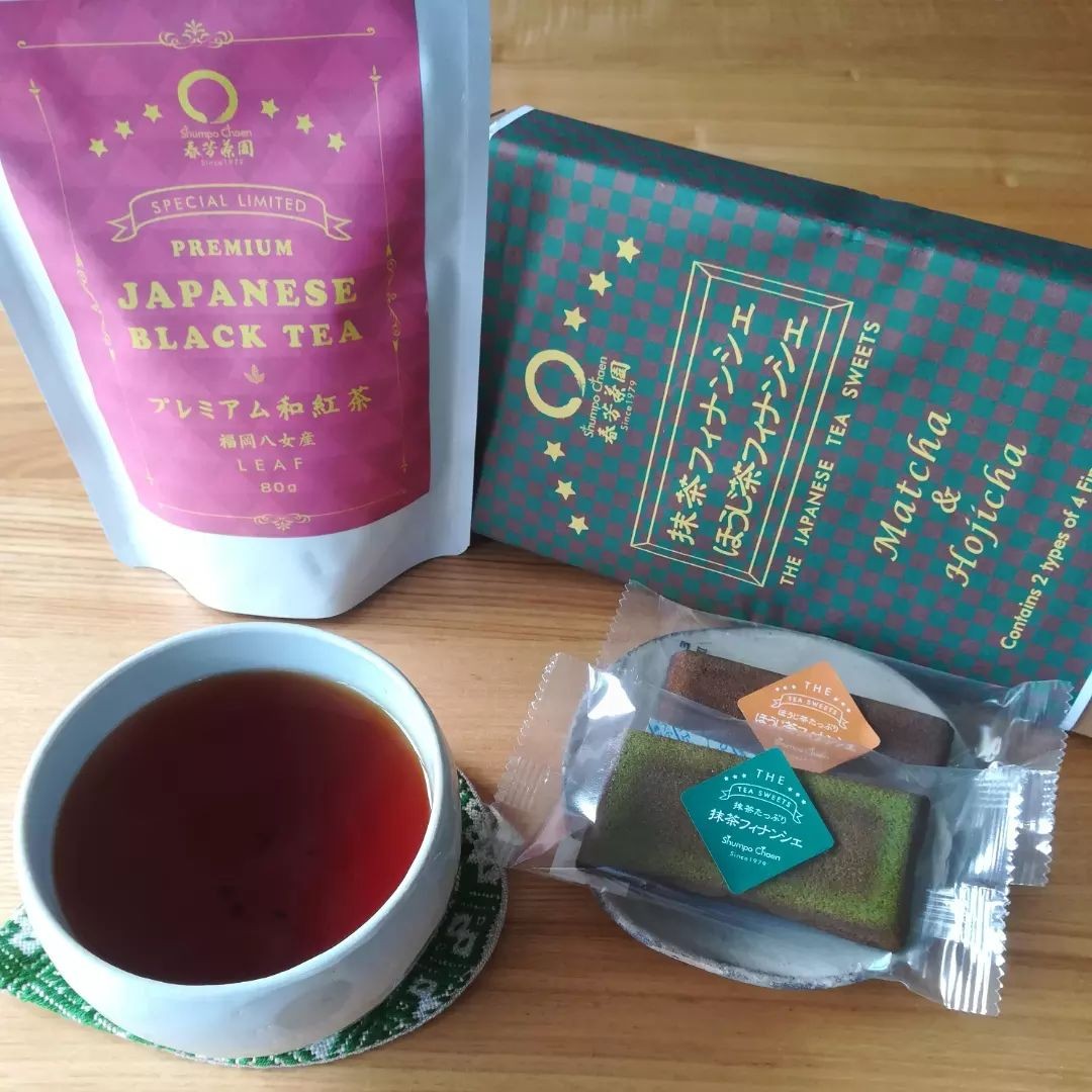 irokko_0824　さんが「プレミアム和紅茶」と「抹茶＆ほうじ茶フィナンシェ」をご紹介いただきました！！『和紅茶。日本で育てられた茶葉を使って作られた紅茶なのですが、私がはじめて和紅茶を知ったのは島根県に行ったときにいただいた出雲紅茶でした。そのときに飲みやすい美味しさにお土産でたくさん買って帰ったのを覚えています️そして、今回いただいたのは福岡八女産の和紅茶です！しっかりとしたボルドーの綺麗な色味。渋みは少なく優しく甘い香りで、とっても美味しかったです。毎日いただいても飽きのこないお味に感じます🤗フィナンシェと一緒にカップでたっぷり和紅茶をいただきました。至福のひとときフィナンシェはほうじ茶と抹茶味がありお茶屋さんのお菓子だけあってお茶の香りも惹きたった絶好なお味でした。ひとつでも充分満たされる満足感のあるフィナンシェ。プレミアム和紅茶とフィナンシェのペアリング。とても美味しかったです！ちょっとひといきするときにステキなお茶時間をプレミアム和紅茶と抹茶フィナンシェ、ほうじ茶フィナンシェ。でおすすめです。🤗』◎このペアリングは本当におすすめで、私もやっています！素敵な茶器で味わうのはさらに美味しさを高めますようね！素敵な写真とお言葉ありがとうございます！！