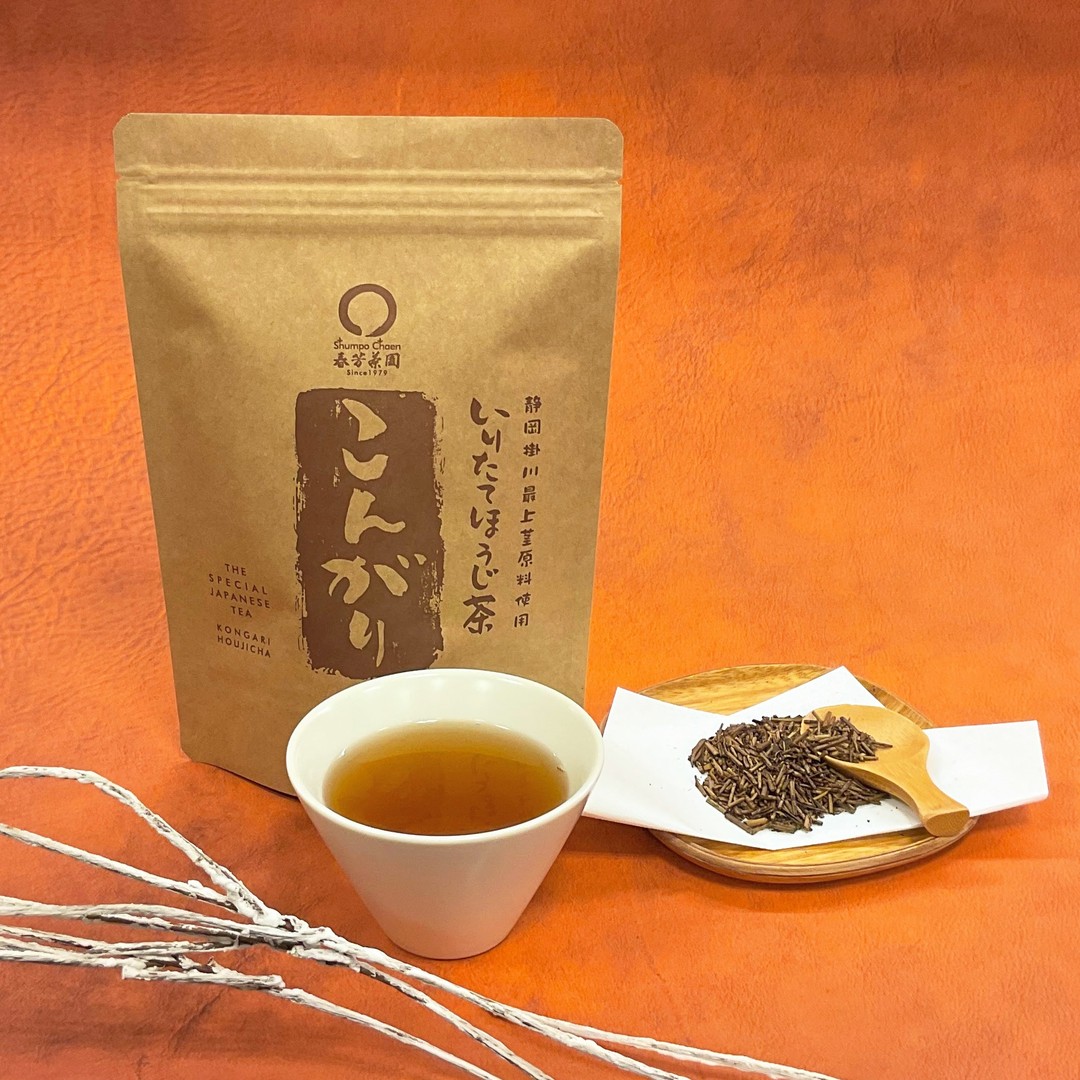 創業祭まであと２日です！今回はこんがりほうじ茶について、とても嬉しいお客様の声をいただいたいので、シェアさせてください！---------------------------ほうじ茶大好き主婦です。今回初めて購入させて頂きましたが、毎日香ばしい香りと味を楽しんでます！袋の裏に美味しい飲み方をを書いてあるので、その通りにしています。茶葉が細かく丁寧に作られているなぁと感じ入ってます。またよろしくお願いします---------------------------本当にありがたいお言葉をいただき、心から感謝です！茶葉の細かさまでよくご覧いただき、驚愕です！実はむらなく焙煎するために、茎の大きさを揃えてから、毎日少しずつ焙煎しております！！また、ゆっくり焙煎しているので、かなりの深焙煎です！！このこんがりほうじ茶を今週14日からの創業祭では、「こんがり」100g詰が 税込¥540→¥480円とお買い得になります️施設にもご協力いただき、ほぼ毎日焙煎している炒りたてほうじ茶です。この機会にぜひどうぞ︎〜〜︎〜〜︎〜〜︎春芳茶園ビッグイベント︎10月13日20時〜創業祭直前インスタライブ美味しい情報をライブ発信︎10月14日〜20日43周年　春芳茶園創業祭人気商品多数お買い得。限定商品もあります️ぜひ、よろしくお願いいたします︎〜〜︎〜〜︎〜〜︎