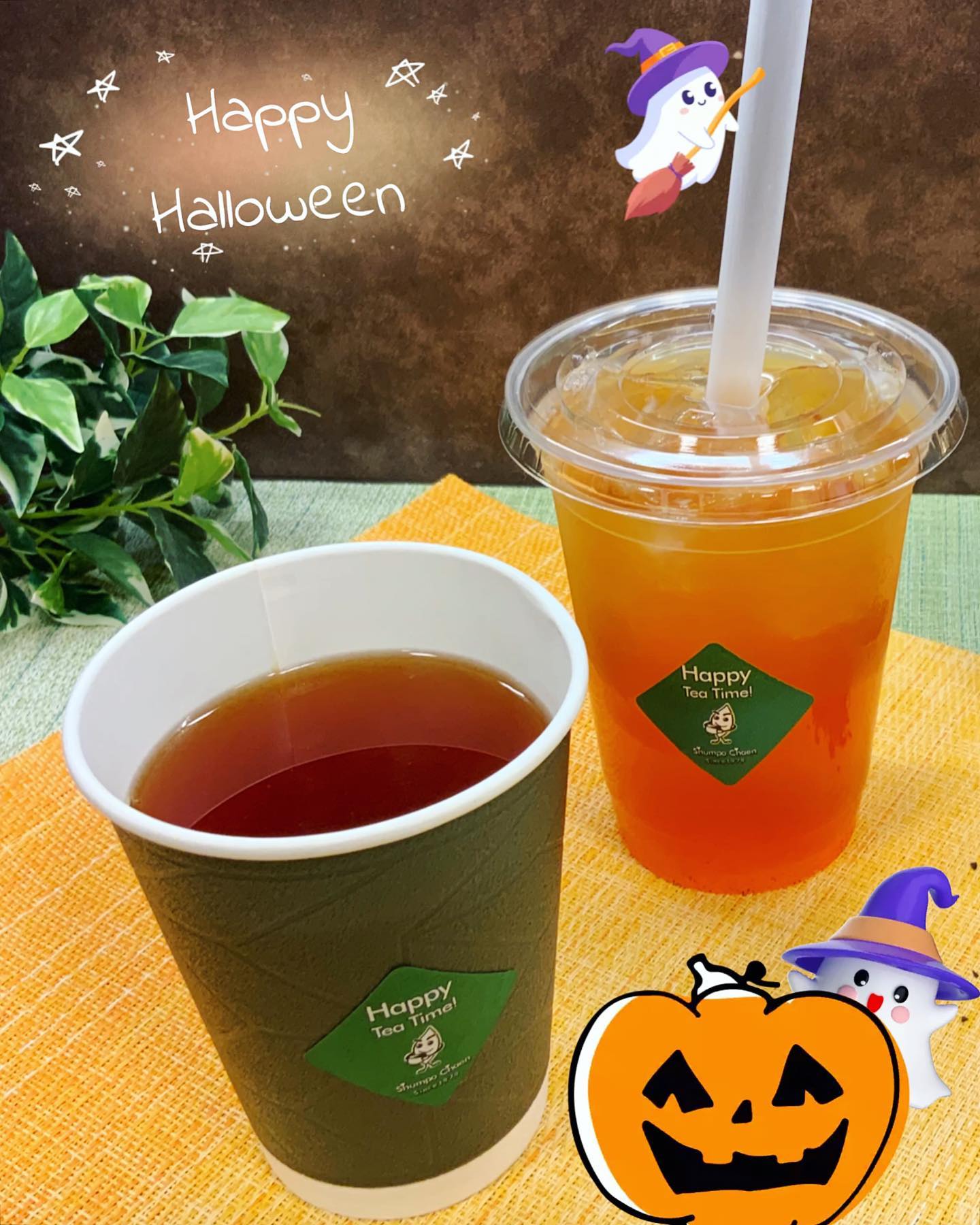 今日のサクラスはハロウィンイベントを開催中で、可愛い仮装をしたお子様をたくさん見かけますしゅんぽうカフェでひとやすみ新メニュー『ゆず和紅茶』オススメです和紅茶のスッキリ香り高い味と、柚子のさわやかな香りが合わさってほんのり甘いゴクゴク飲める美味しさです限定復活の『黒蜜きなこもち抹茶パフェ』もまだございますぜひ、しゅんぽうカフェお立ち寄り下さい