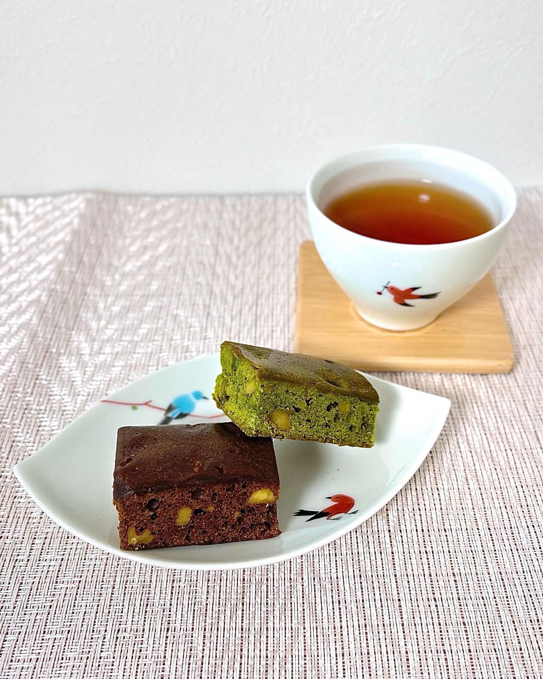 @ami.stella さんがこれからのクリスマスシーズンにもおすすめの「茶々ブラウニー」と「プレミアム和紅茶」を素敵にご紹介してくださいました！また、当園の「公式パートナー」さまの募集も告知してくださいました！ありがとうございます！！ぜひ気軽にご応募くださいね！！☆＊☆＊☆＊☆＊☆＊☆＊☆あなたも春芳茶園の「公式パートナー」になりませんか？「お茶が好きだけど、詳しくなくて…」という方でも大丈夫‍♀️お茶を飲んで、ご自分なりの楽しみ方を発信してみませんか？詳しくは↓https://syunpou.com/blogs/diary/partner-entry☆＊☆＊☆＊☆＊☆＊☆＊☆