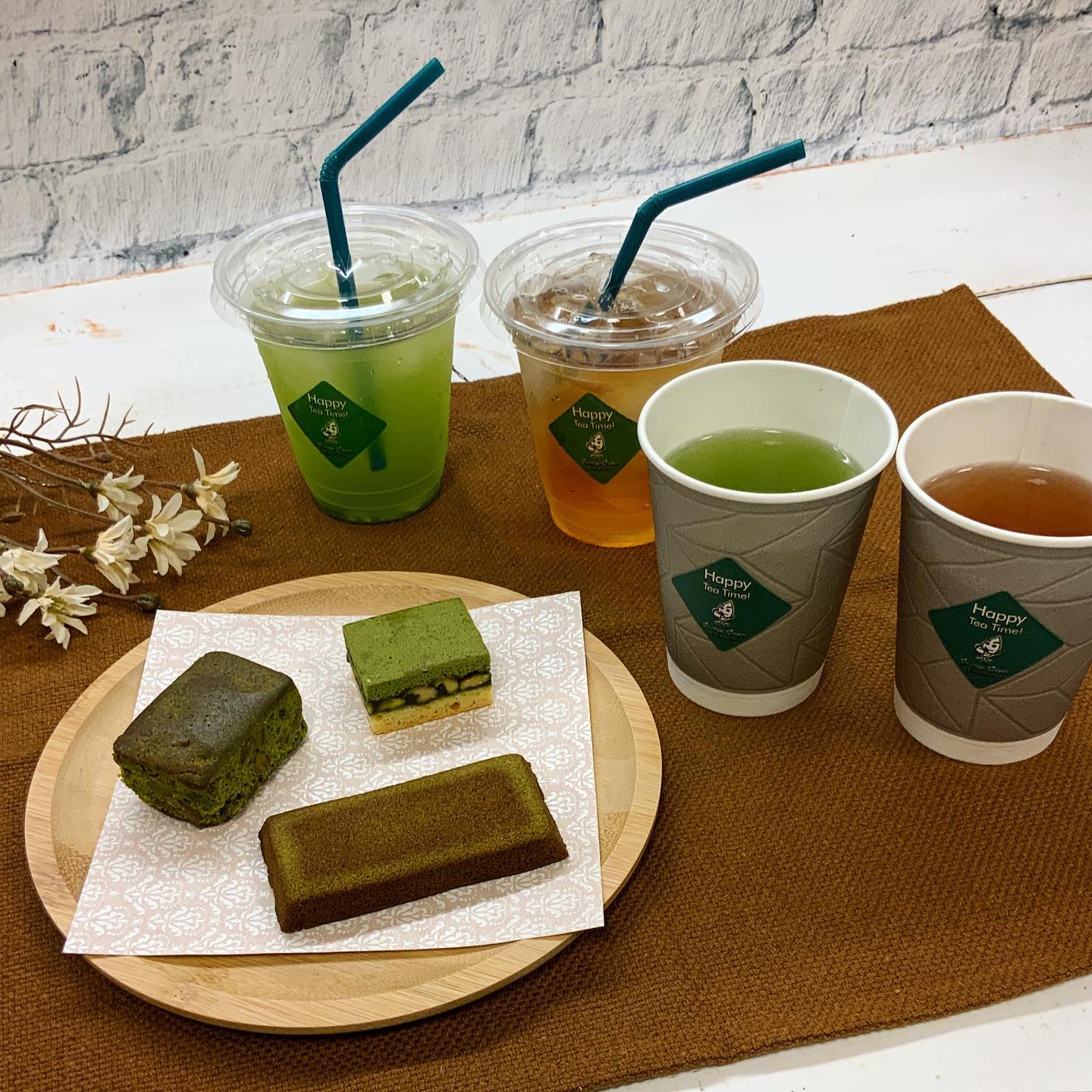 しゅんぽうカフェ本日より新セットメニュー出来ました🤗新発売のお菓子3種類︎抹茶フィナンシェ︎抹茶ブラウニー︎抹茶キャラメルサンドが、しゅんぽうカフェ厳選本格茶（6種類）とセットでお召し上がりいただけますお好きなお茶と抹茶のお菓子を選んでいただけます。お菓子はバラ売りをしていないので、このセットで味わいながら、これからの季節の贈り物やプチギフトなどにご購入を検討するのもアリですお買い物のちょっと休憩やティータイムにも、もちろんオススメです