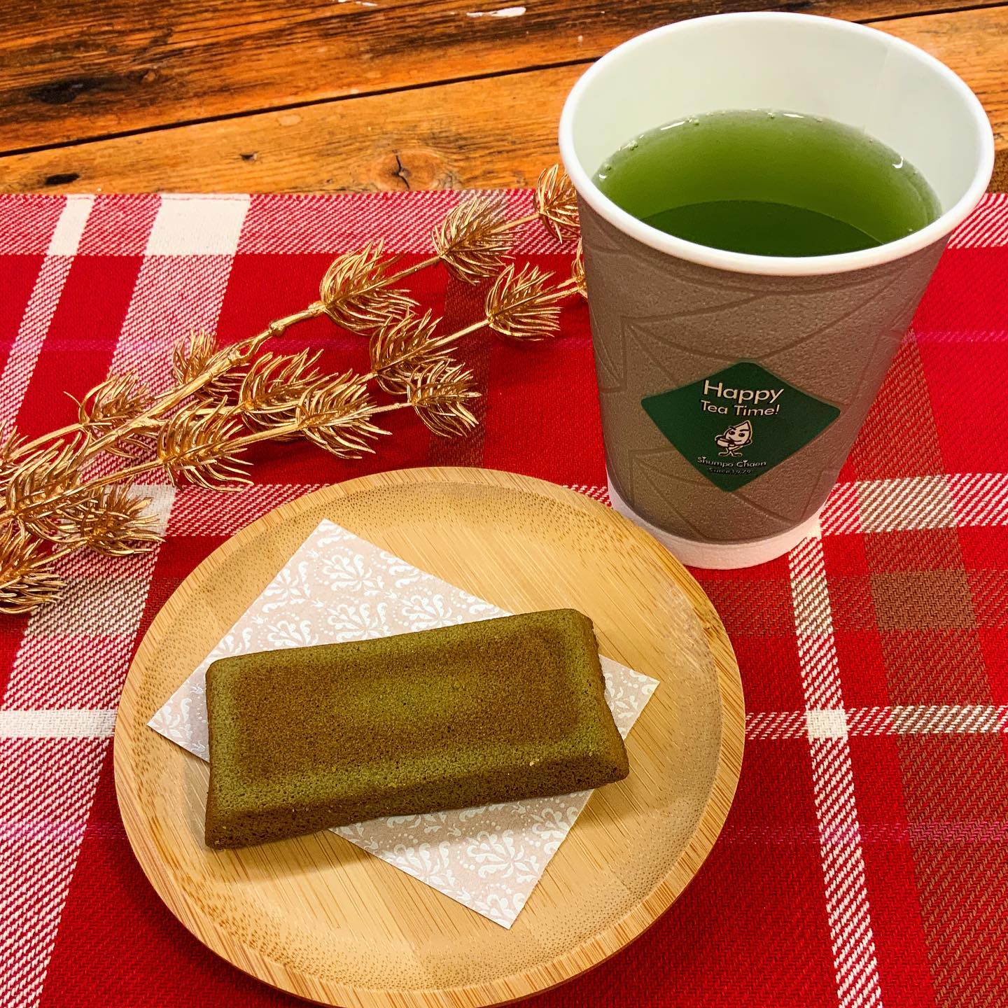 新たなしゅんぽうカフェメニュー抹茶のお菓子と本格茶セット温かいお茶と抹茶フィナンシェのセットは今の時期にもオススメです抹茶の濃さをしっかり持ちバターが香るしっとりとしたフィナンシェですちょっとしたリラックスタイムにぜひご利用ください。お天気の日は、サクラス外のベンチやテラスなどで一息つくのはいかがでしょうか︎〜︎〜︎〜︎〜︎今月のインスタライブのお知らせ🪧11月18日（金）20時〜ぜひご覧ください皆様どうぞよろしくお願いいたします。︎〜︎〜︎〜︎〜︎