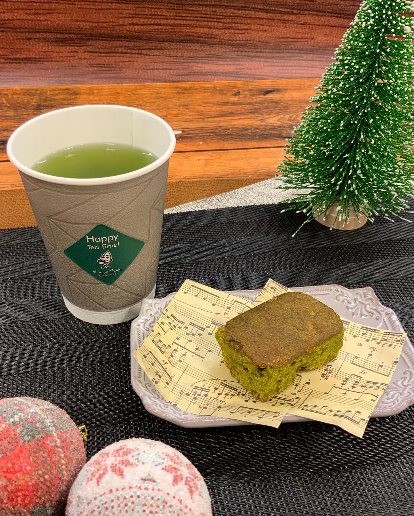 しゅんぽうカフェで味わえる本格茶と抹茶のお菓子のセット︎お好きなお茶6種類からとお菓子は３種類からお選びいただけますお店で実際に販売している商品をお試し感覚で味わえますので、気になっていた商品があればぜひお試しください️カフェを味わうだけの休憩タイムにもぜひ︎〜︎〜︎〜︎〜︎抹茶のお菓子と限定茶２種類。海苔も入ったお得な『福つつみ』は、本日までご予約受付中です︎︎〜︎〜︎〜︎〜︎