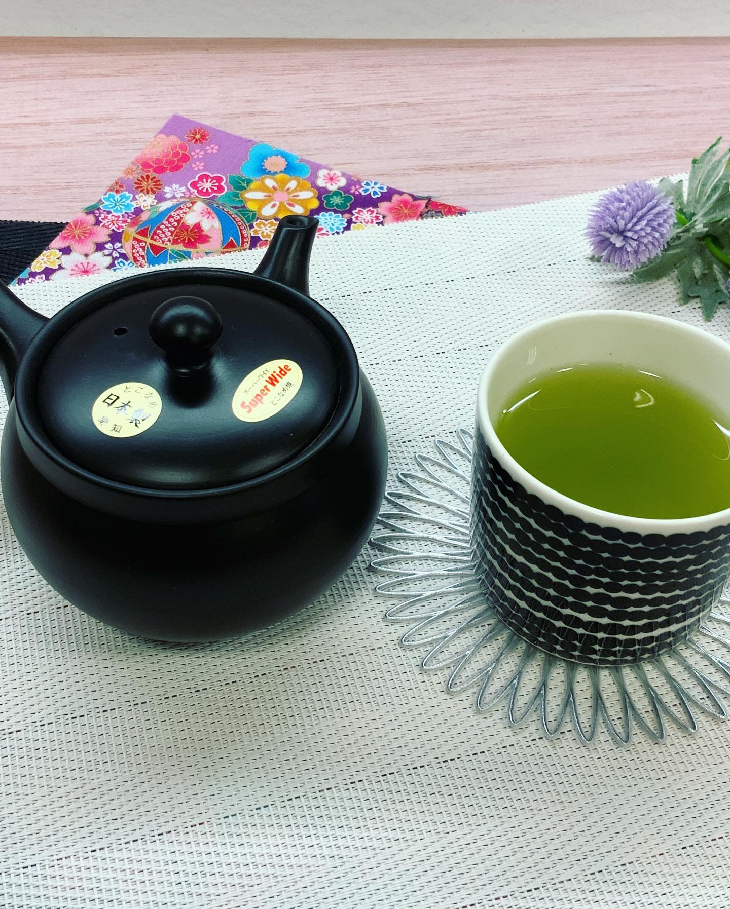 今日は雪も舞う戸塚です️寒くなりました…。こんな日は温かいお茶です急須でお茶をゆっくりと淹れて、ひと口飲めば体に染み渡る暖かさ急須を使わなくても、便利なティーバッグもあります。こちらはマイボトルなどで持ち運ぶのも良いですお茶で体をゆっくりと温めて、寒い日を乗り切りましょう