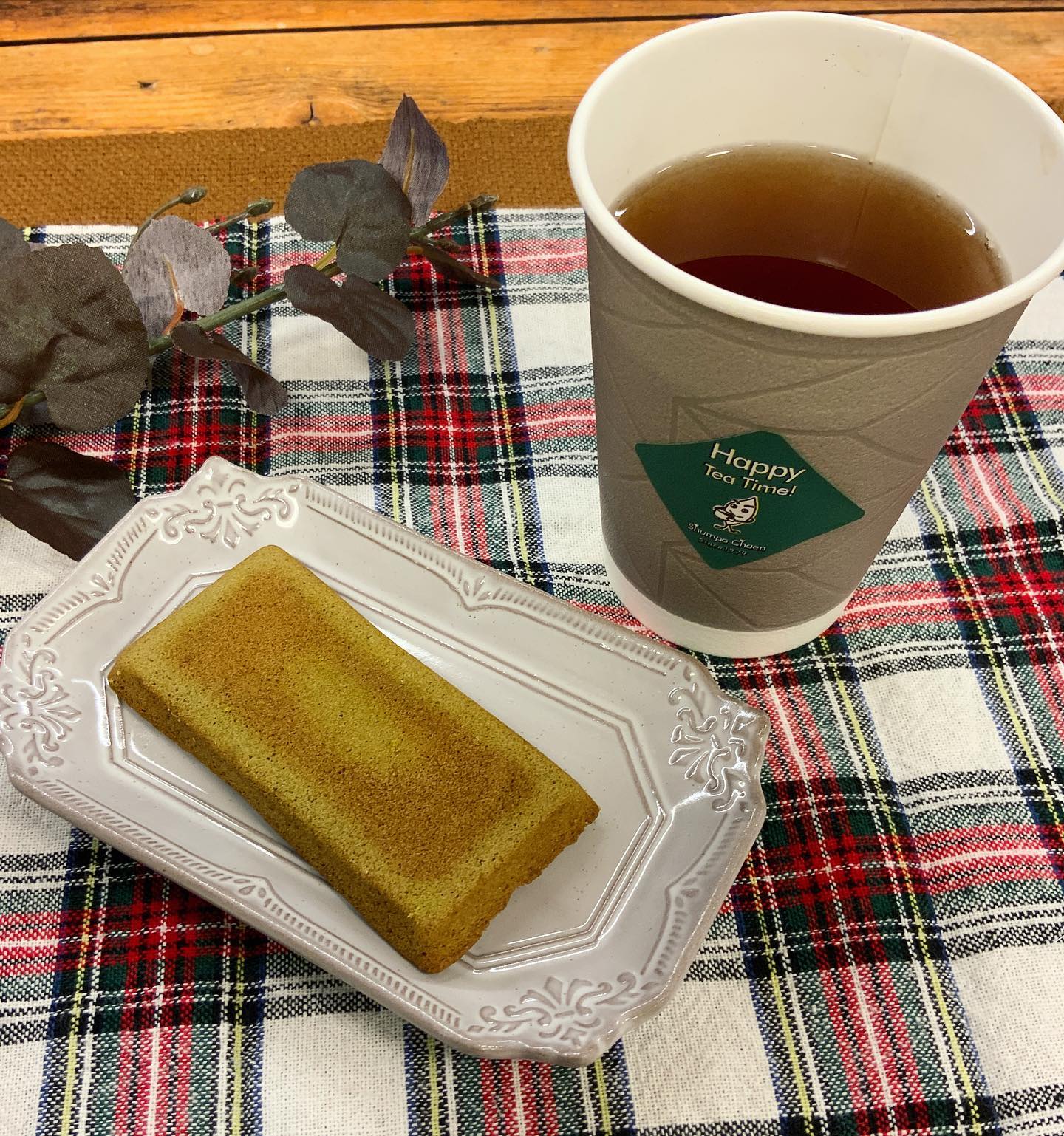 しゅんぽうカフェ限定メニュー選べる本格茶とお菓子のセットおススメです️お好きな本格茶７種類と、お菓子３種類から組み合わせ出来るセットです。お茶とお菓子で最高の癒しタイムです本格茶は、緑茶・ほうじ茶・玄米茶に、ほんのり甘い抹茶オレまであります今だけの冬季限定で、ほうじ茶オレもお選び頂けます。お買い物ついでのティータイムにぜひどうぞ