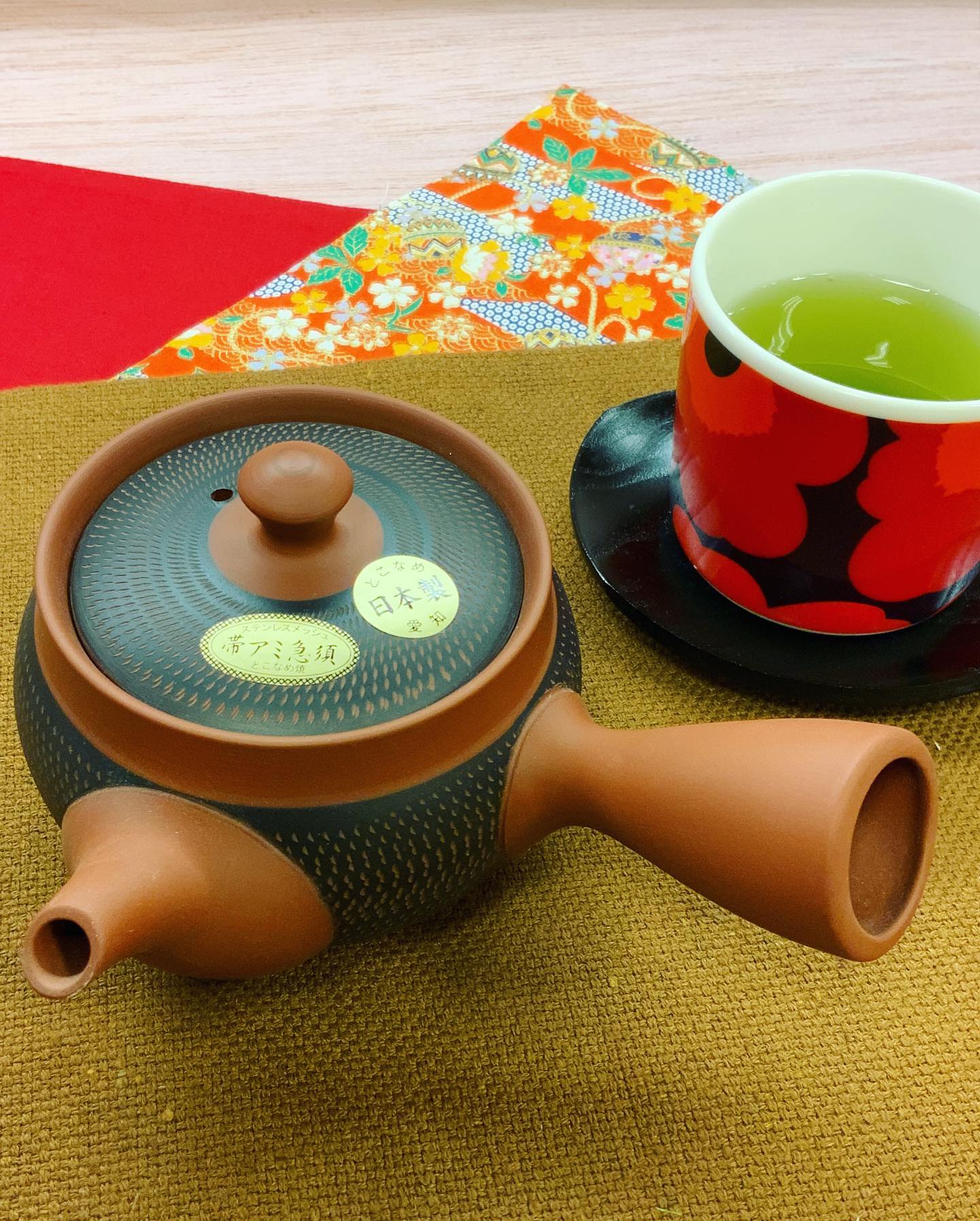 本日20時から、インスタライブよろしくお願いしますお急須で入れるお茶と、しゅんぽうカフェ新メニューの二本立てですぜひぜひ、よろしくお願いしますお気軽にコメントも下さいませ♪
