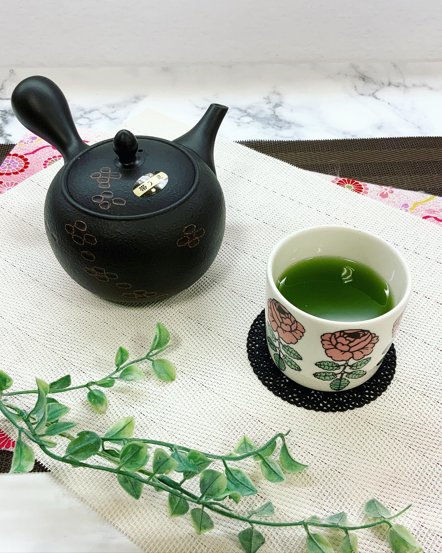 新茶予約情報連日お伝えしております旬の時期に美味しいお茶をぜひお飲みいただきたい熱い思いがございます︎そしてそして、新茶を一本でもご予約されるとお好きなお急須が20%オフで購入いただける特典があるんです︎美味しい新茶をお気に入りのお急須で🫖ぜひ、新茶と合わせて見ていただけると嬉しいです