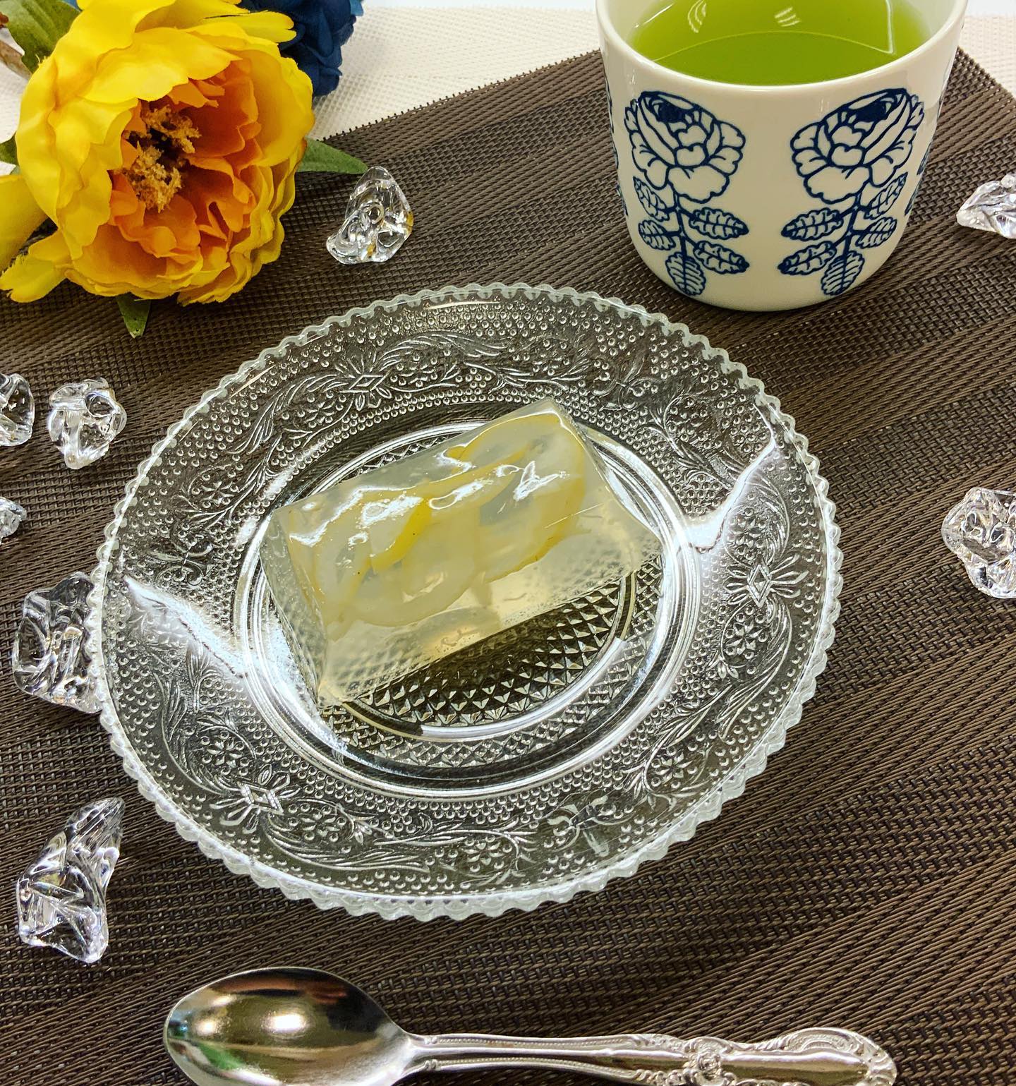 今年も入荷致しました︎『湘南ゴールドゼリー』ぷるんぷるんの爽やかな美味しさのゼリーです♪湘南ゴールドを皮まで使って贅沢に味わえ、凍らせてシャーベットにしても美味しいです♪湘南ゴールドはオレンジを小さくしたような柑橘系の爽やかなフルーツです🧡そして、お茶にも良く合います…