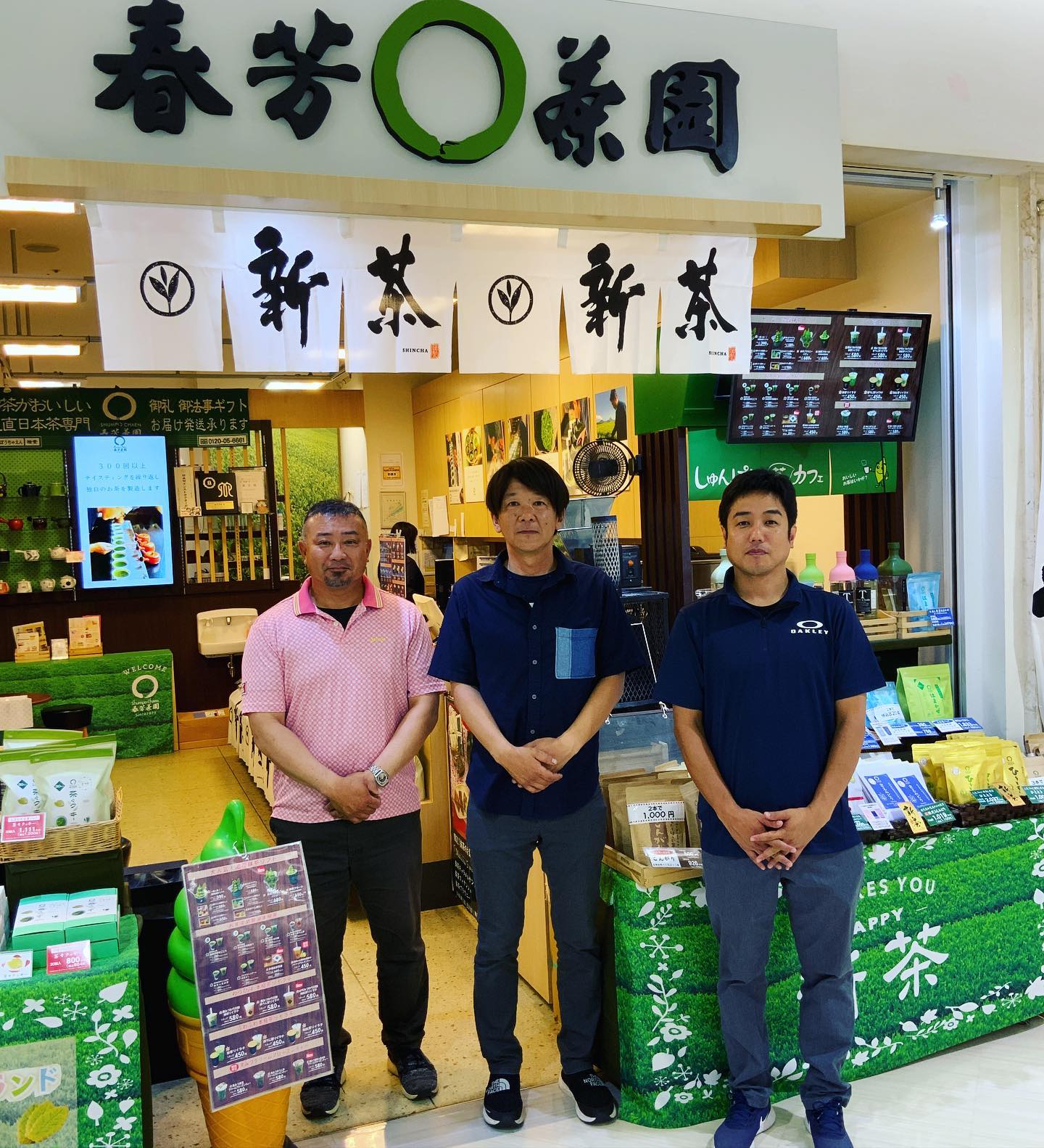 今日はお店に素敵なお客様が鹿児島からお世話になっている、お茶の関係者様の方々がいらっしゃってくださいました鹿児島さえみどり『玉露造り』というお茶でお世話になっているのですが、実際に味わって頂けました珍しい機会なので、お立ち寄り頂けて嬉しかったですありがとうございました
