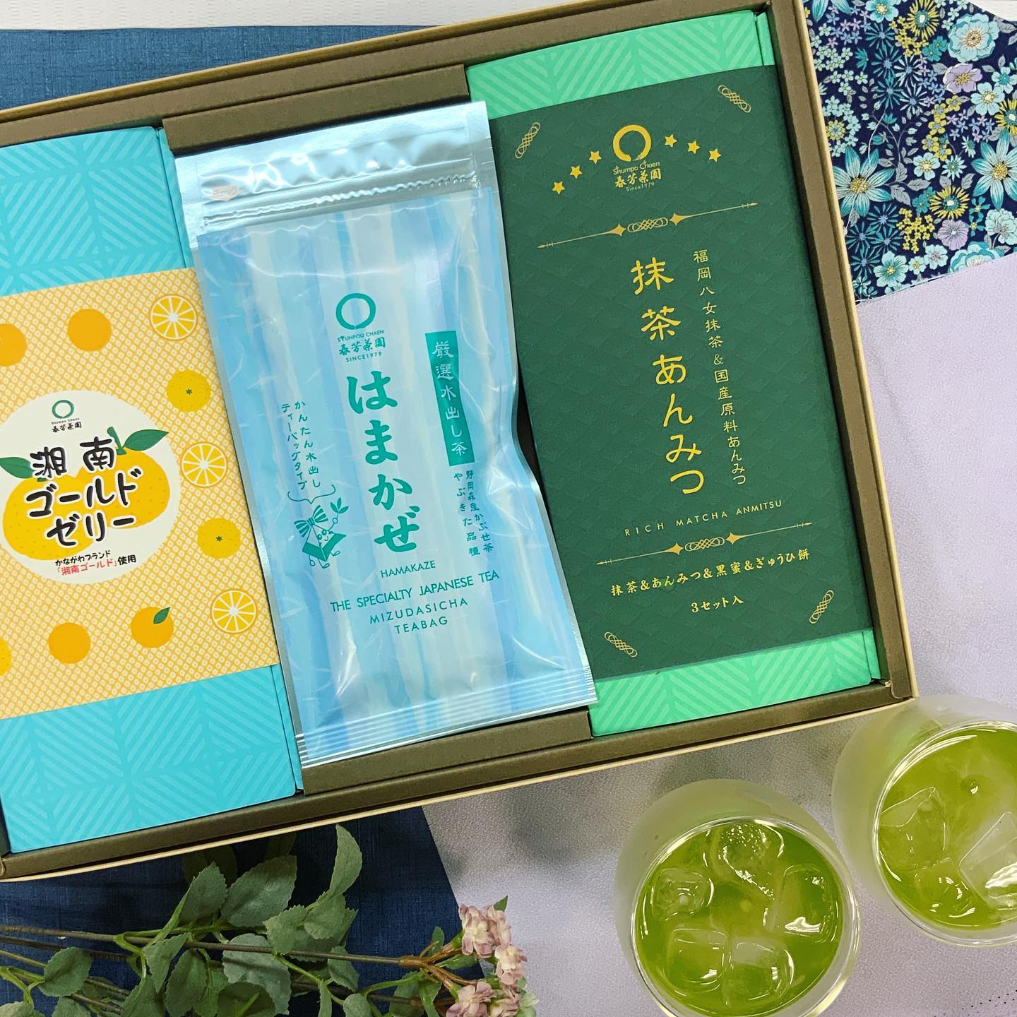 夏の贈り物シーズンになり、水出し茶やゼリーにあんみつなどのセットが人気ですアイスロックティーでも美味しいお得なセットは、ご自宅用でも人気ですおすすめセットはありますが、店頭ではご予算に合わせて自由にお組み合わせできます。ぜひお気軽にご相談くださいませ限定さえみどりは夏をイメージしたパッケージでお作りしました（3枚目）今日は七夕です夜空を見上げてお茶を頂くのも良いではないでしょうか？️