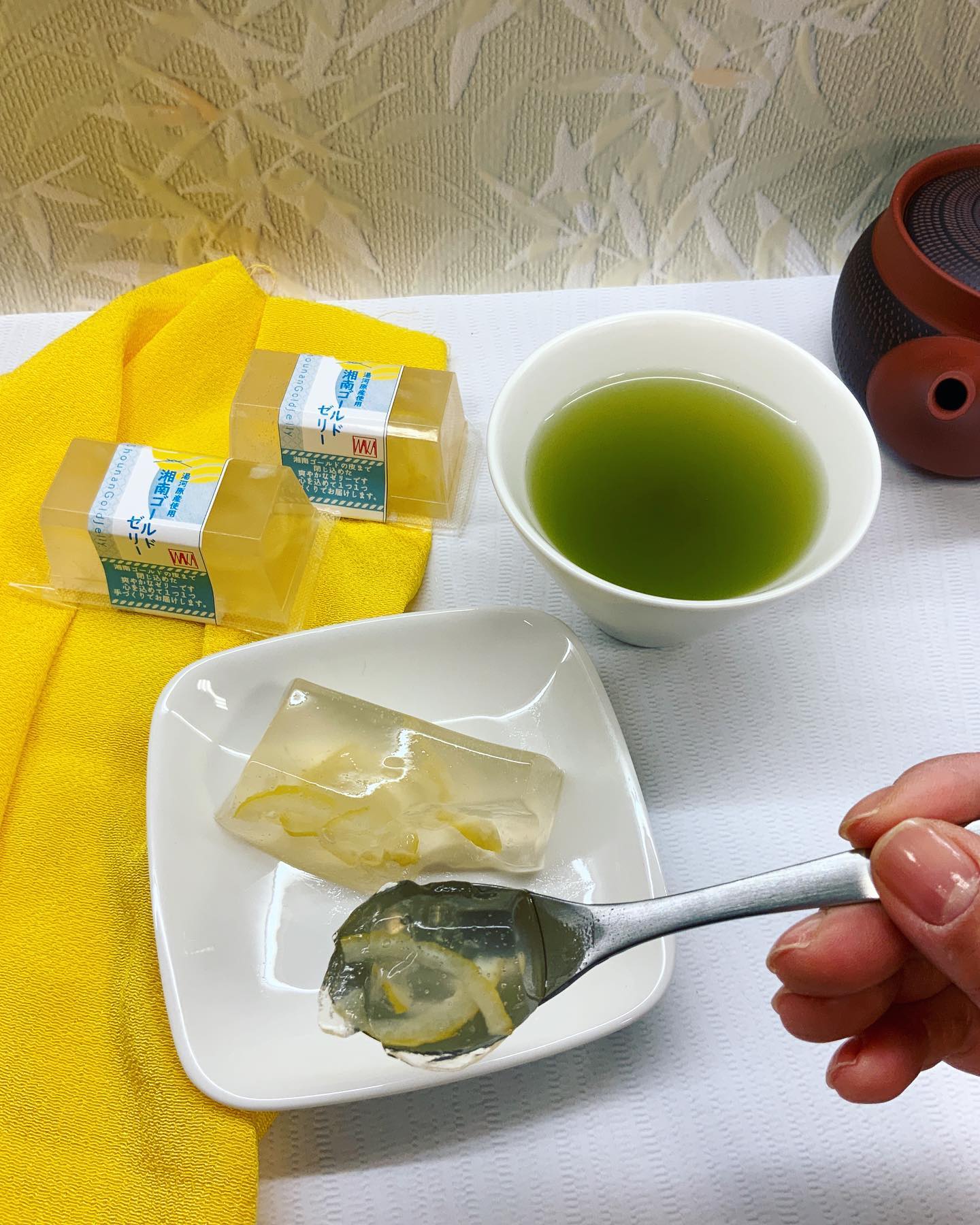 夏の限定スイーツ『湘南ゴールドゼリー』今年の夏は特に、美味しさに加えて暑さもあり大人気となりました当店では、今年度最後の入荷となりましたさっぱり美味しい夏にぴったりのゼリーに、湘南ゴールドの希少フルーツ果汁がたっぷりぷるぷる食感がたまらない美味しさです♪夏を味わえるひんやりスイーツです。ぜひこの夏、ご賞味くださいませ