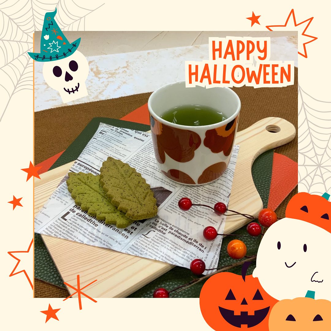 もうすぐハロウィンハロウィンパーティにもピッタリなお茶菓子『茶々クッキー』便利な個包装で、お配りお菓子にも最適です30枚の大容量サイズは、ちょっとお得で大人気です。茶々クッキーは、5枚から30枚まで種類が豊富にございますので使い方はいろいろですサクッと軽い食感で食べやすいのもオススメポイントです。