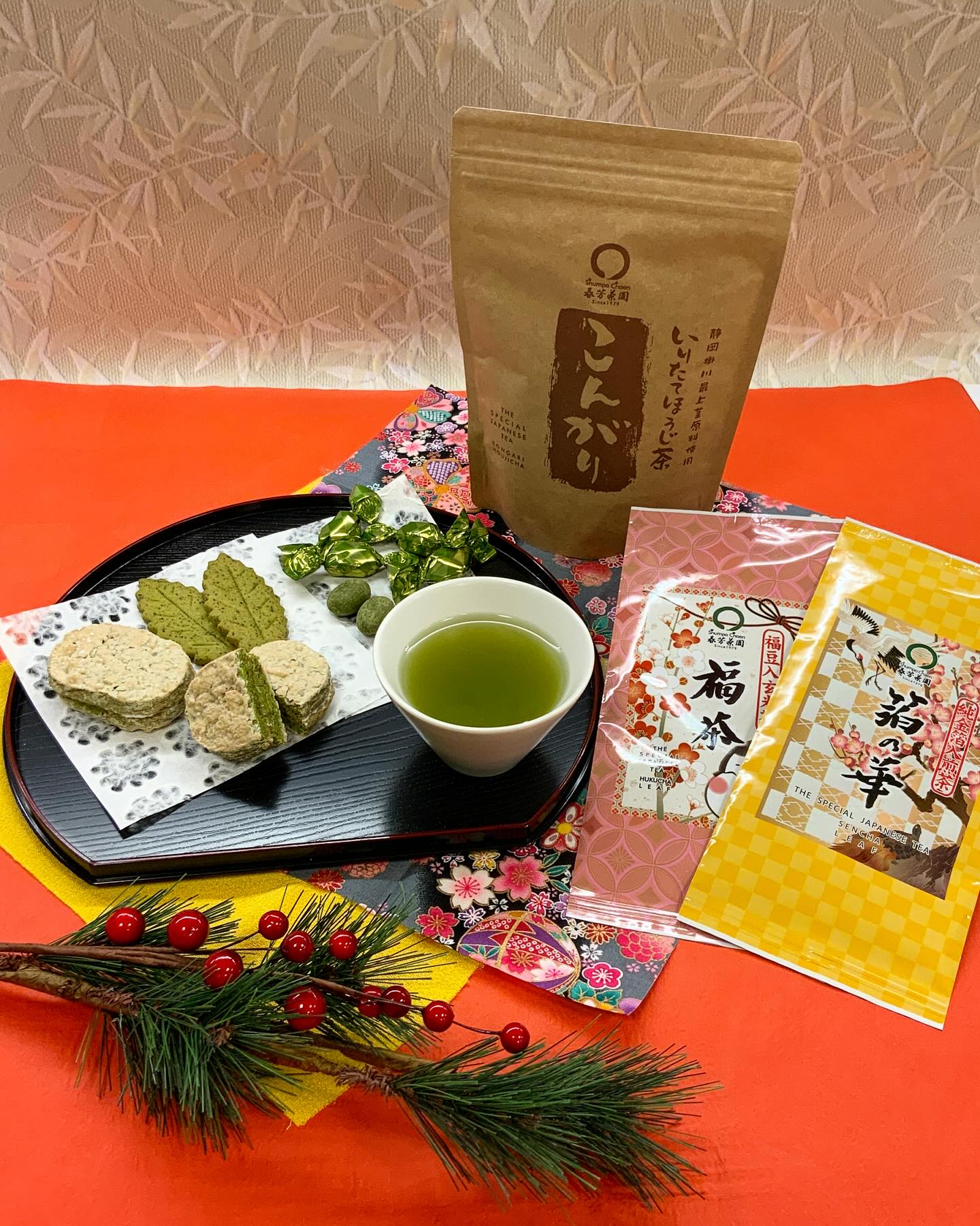 お菓子と限定茶がたくさん詰まったお得な限定福袋︎これまでたくさんの方にご予約頂きまして誠にありがとうございますいよいよご予約受付が明日までとなりました店頭販売は僅かのご用意になりますので、確実なお渡しはご予約がオススメです。ぜひ、お得な福袋で年末年始を美味しくお過ごし下さい