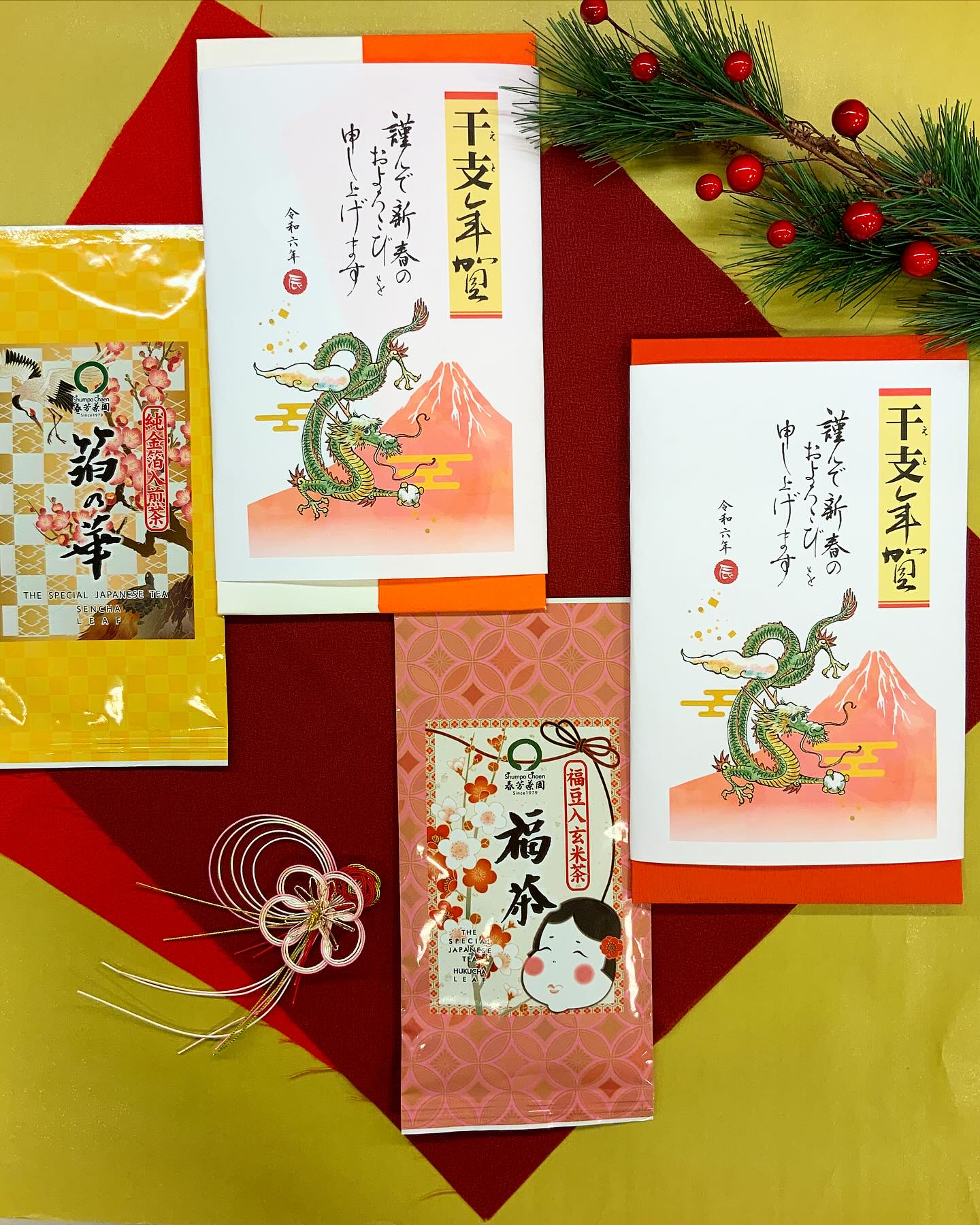 冬の２種類の限定茶金箔入り『箔の華』と福豆入り『福茶』は、早くも残りわずかとなりましたお正月を彩るおめでたい2点の限定茶️キラキラ金箔の浮かぶ『箔の華』は見ているだけで美しいです福豆の入った『福茶』は、黒豆や玄米が入って香ばしい味わいです売り切れ間近です︎ぜひよろしくお願いします