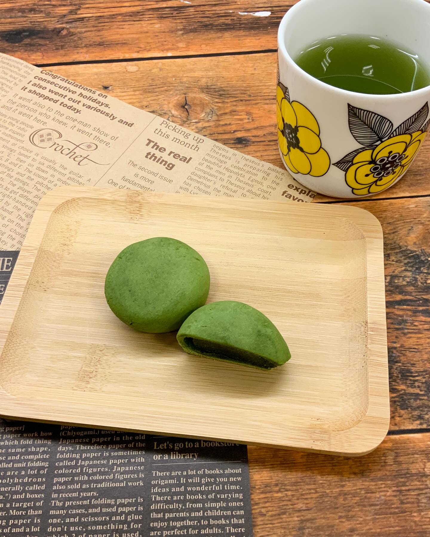 皮にもあんにもお茶がたっぷり入った可愛いサイズの『濃厚茶々まんじゅう』小さくても、食べ応えがあってお茶にもとてもよく合います。甘さも控えめで、お茶の味をしっかりと感じられる美味しさです一個から販売していますので、ぜひお試しください。お店では、しゅんぽうカフェで抹茶と一緒に味わうことも出来ます♪