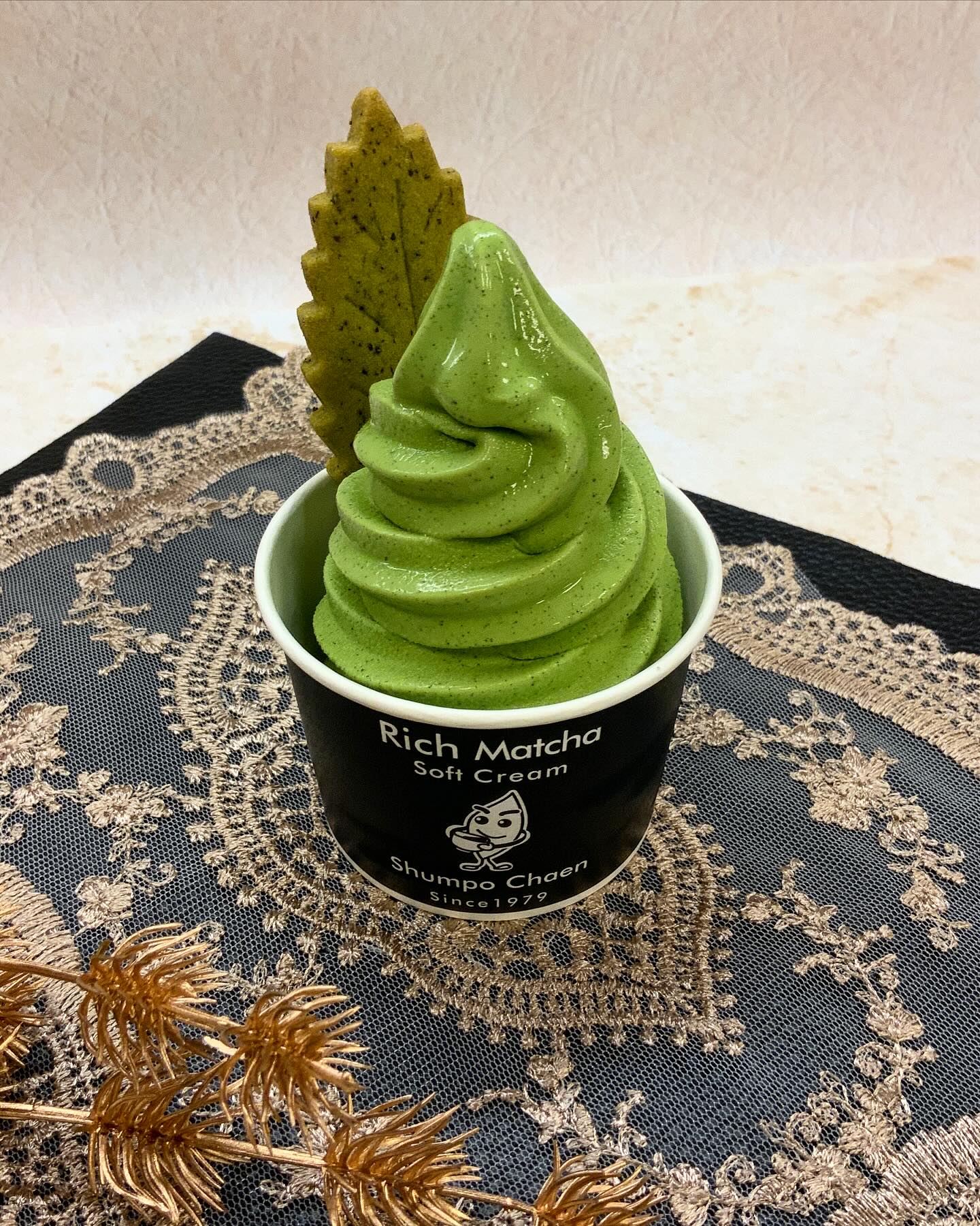 今日は2月というのに暖かすぎな横浜戸塚です。こうなるとやっぱり食べたい…、ひんやりスイーツにドリンクさあ、しゅんぽうカフェへー濃厚抹茶ソフトに、本格茶ドリンク！ちょっと贅沢にブラウニーパフェ︎その他メニューは豊富にございますお席も少しですがご用意があります♪お買い物やお出掛けのひと休みにぜひご利用下さいませ。